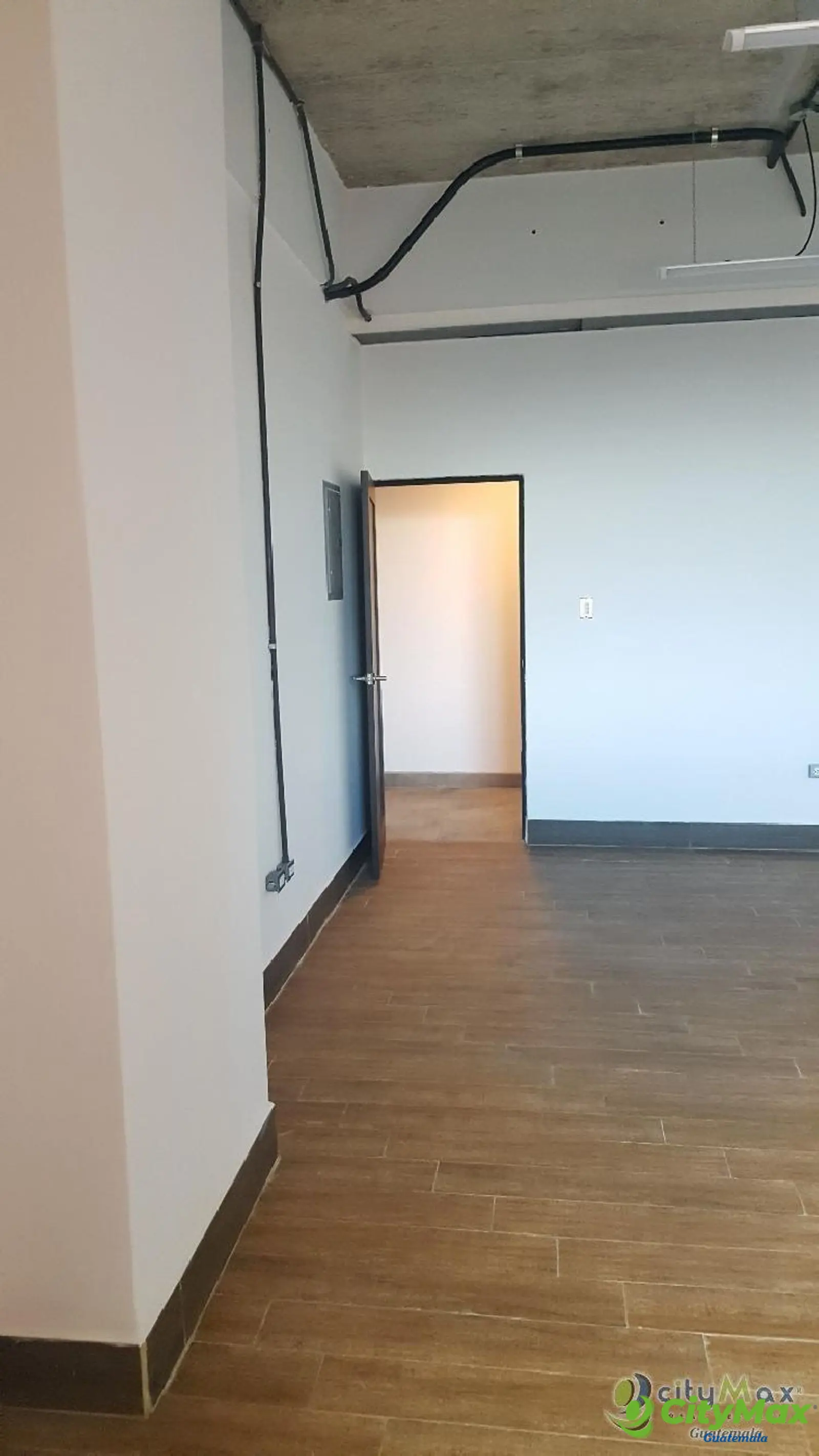 Venta de Oficina por Miraflores zona 11 Nivel Alto - foto 2