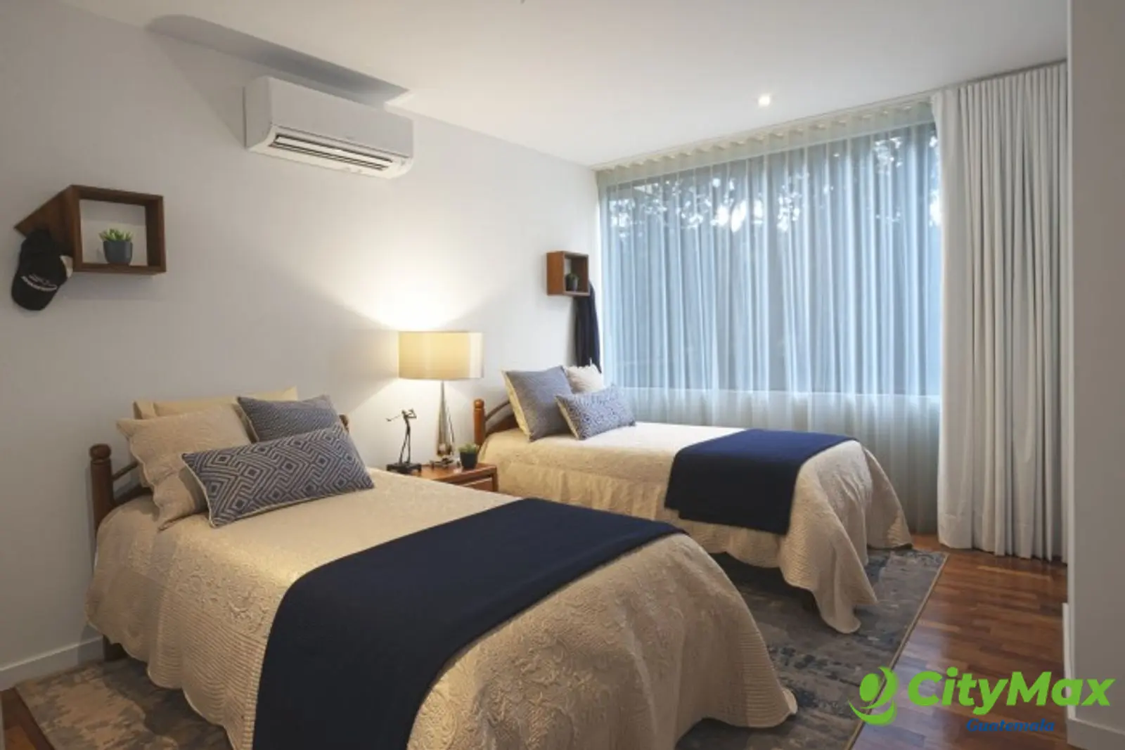 Apartamento en renta con jardín en la zona 10 - foto 6