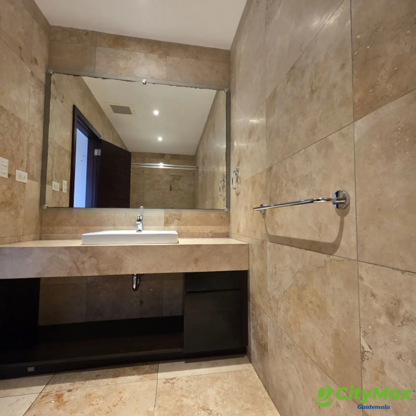 En Alquiler Apartamento en Tiffany Zona 14 - foto 12