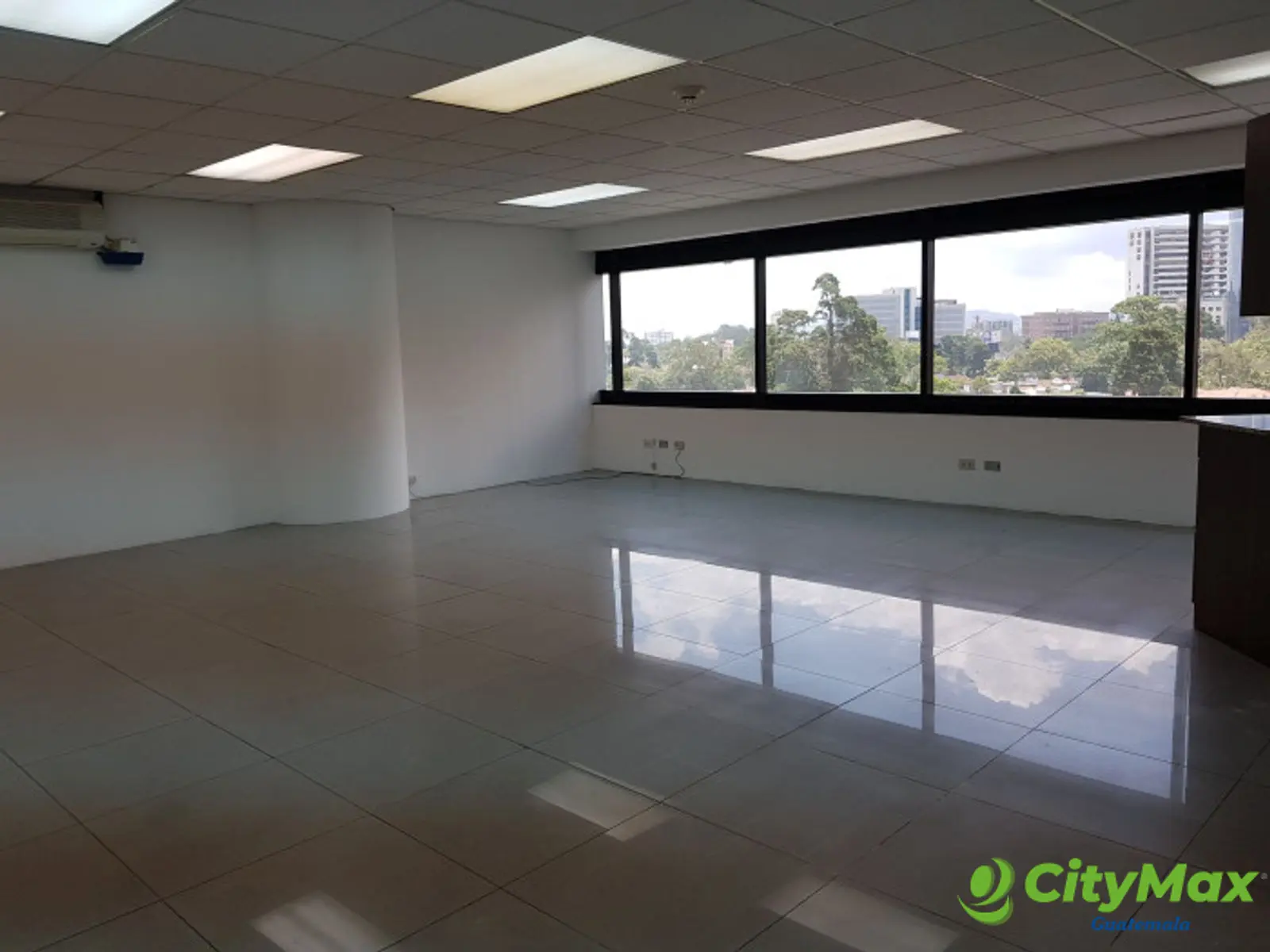 Oficina en RENTA edificio exclusivo  zona 10 Guatemala - foto 3