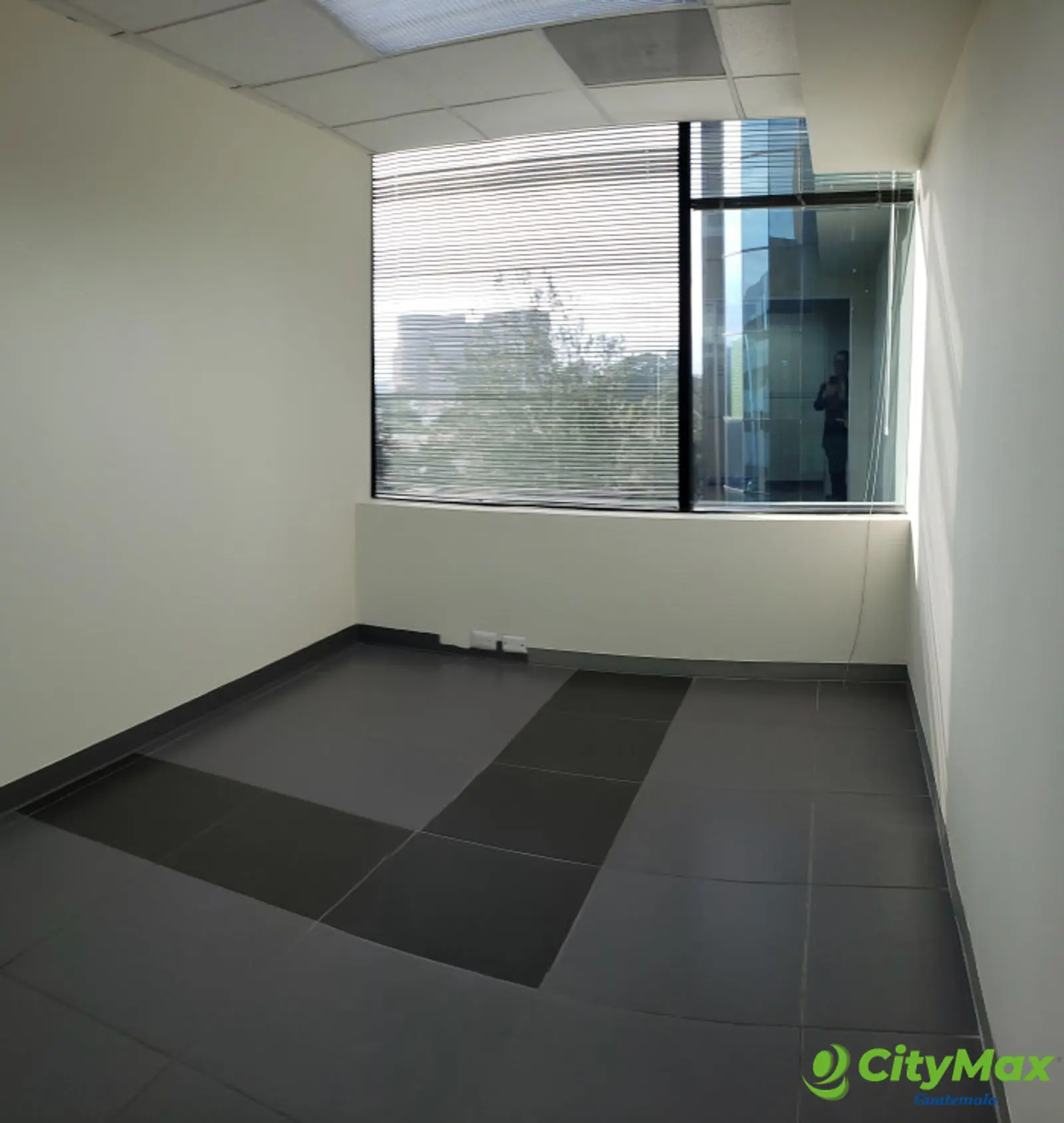 Oficina en Renta o Venta en Europlaza Zona 14 - foto 2