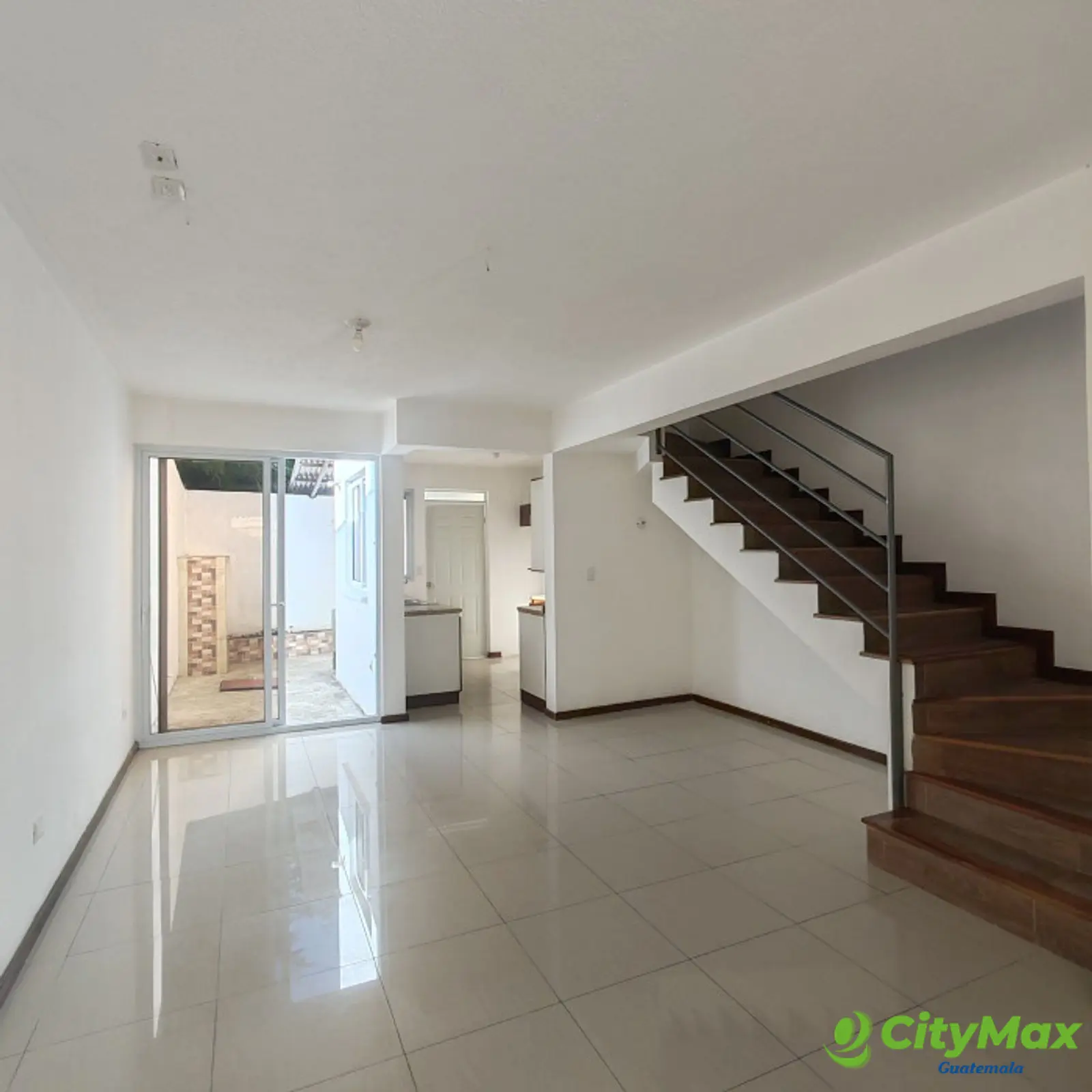 Casa en Venta Hacienda Real zona 16 Para inversión  - foto 2