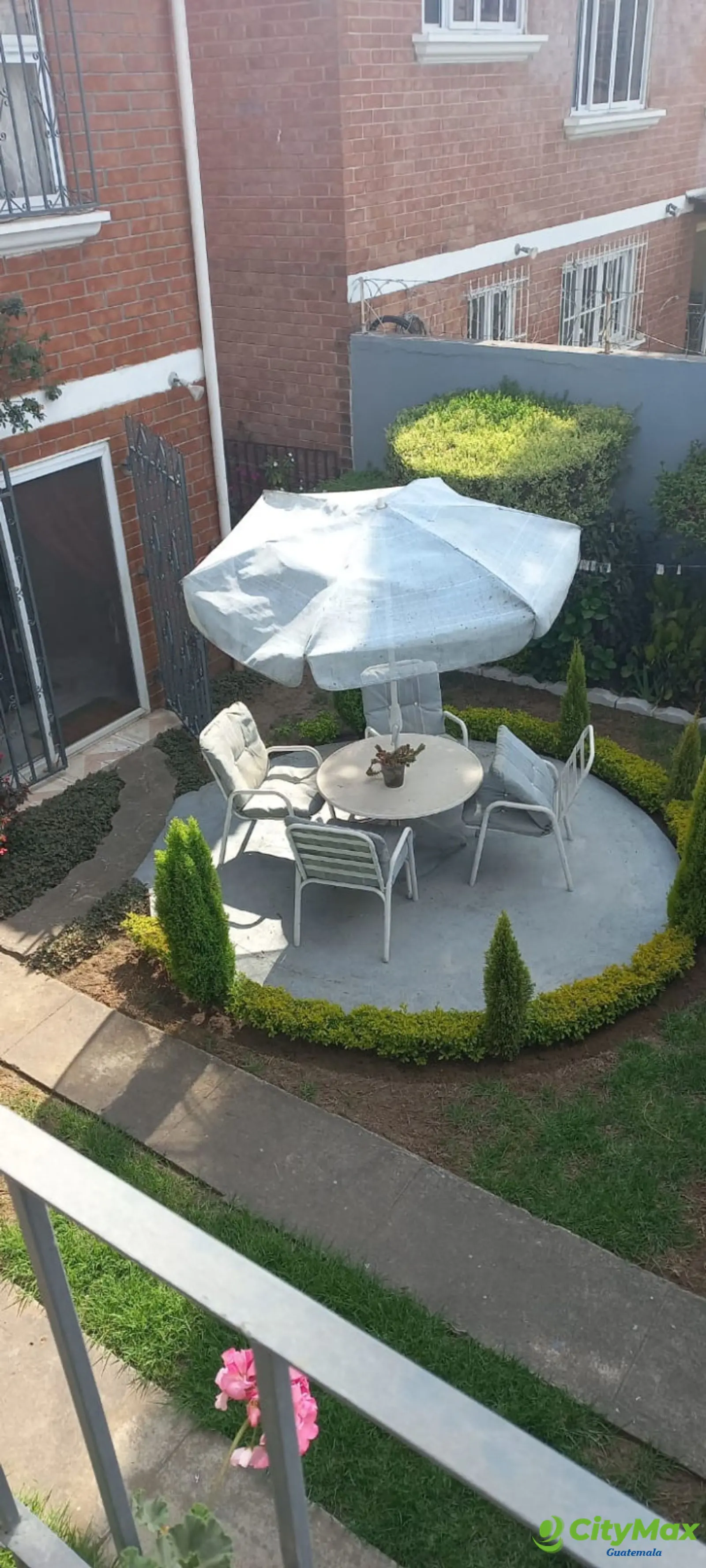 En venta casa grande con jardín La Floresta zona 9 Xela - foto 12