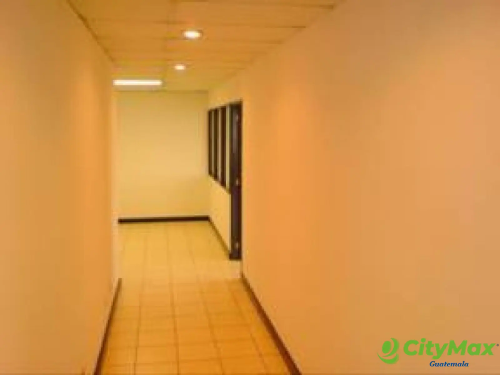 Oficina en Alquiler o Venta en la Zona 10 - foto 7