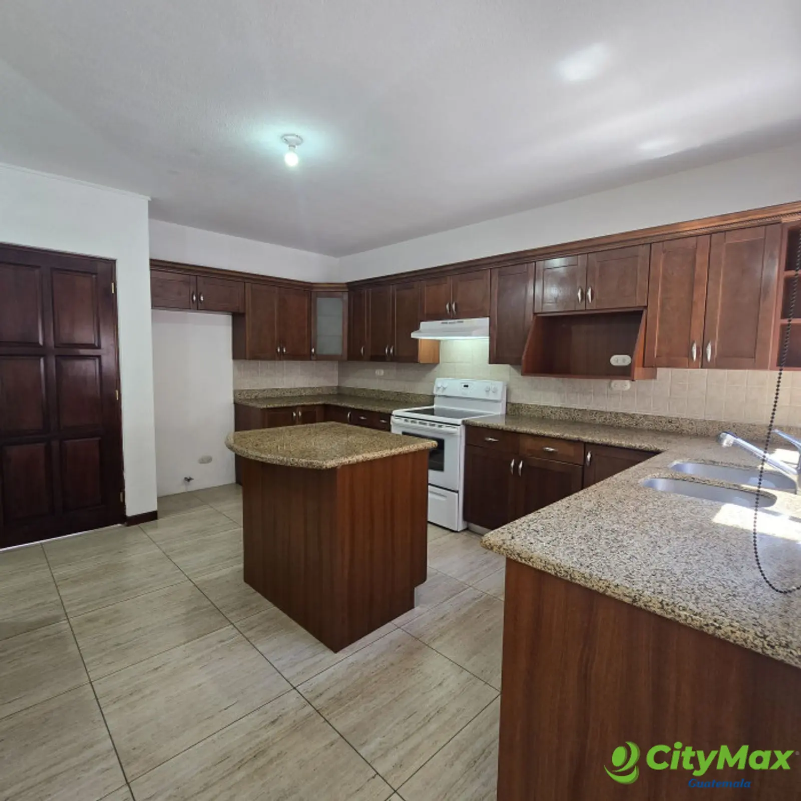 Alquiler hermosa casa en condominio en zona 10 - foto 12