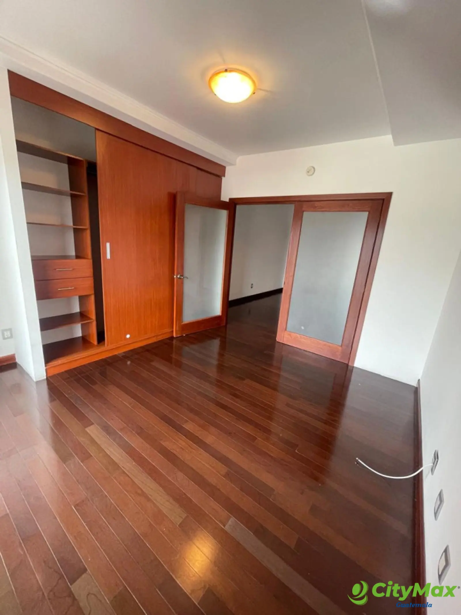 En Renta Apartamento en Tadeus Zona 14 - foto 6