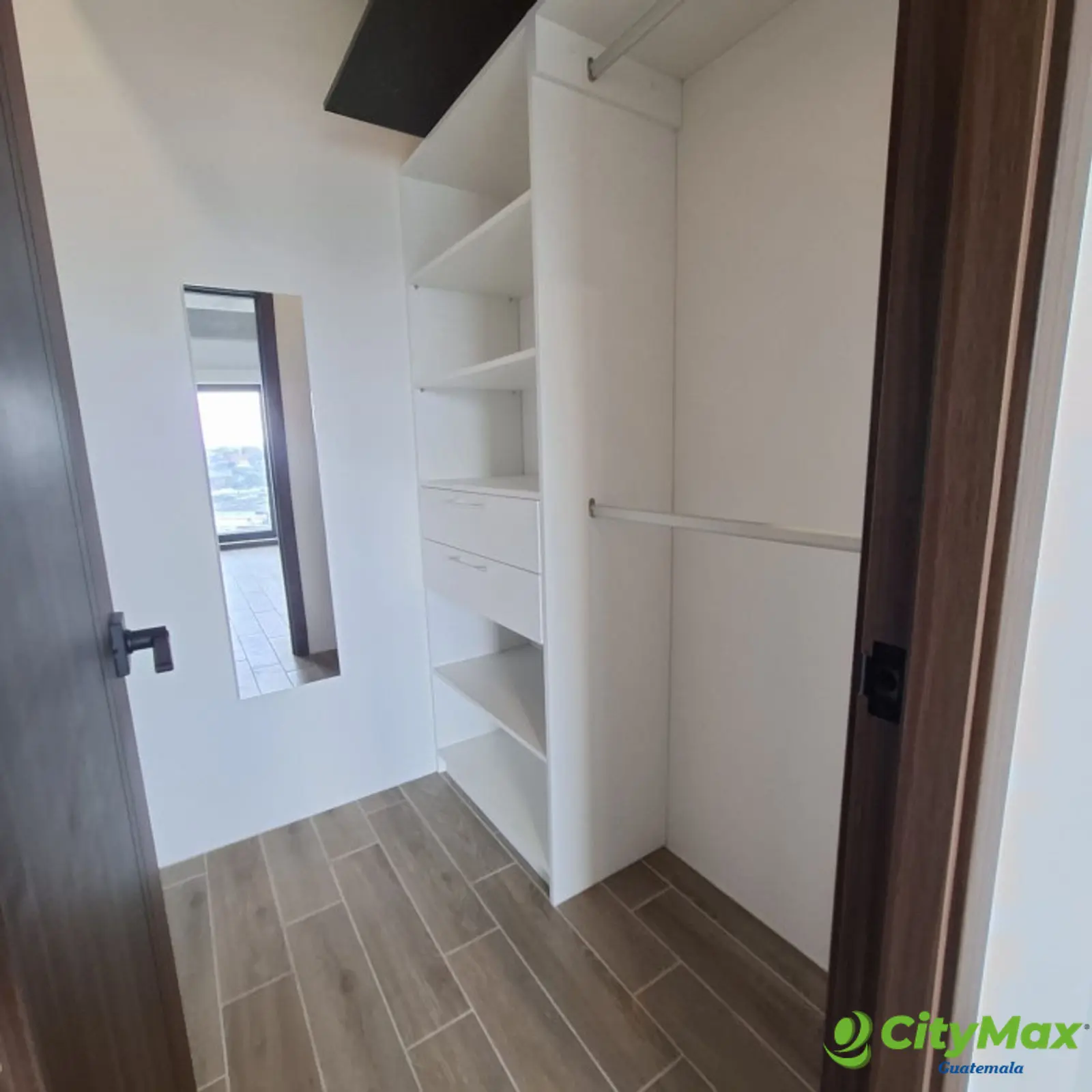 Apartamento en renta en edificio séptimo zona 4 Guate - foto 18