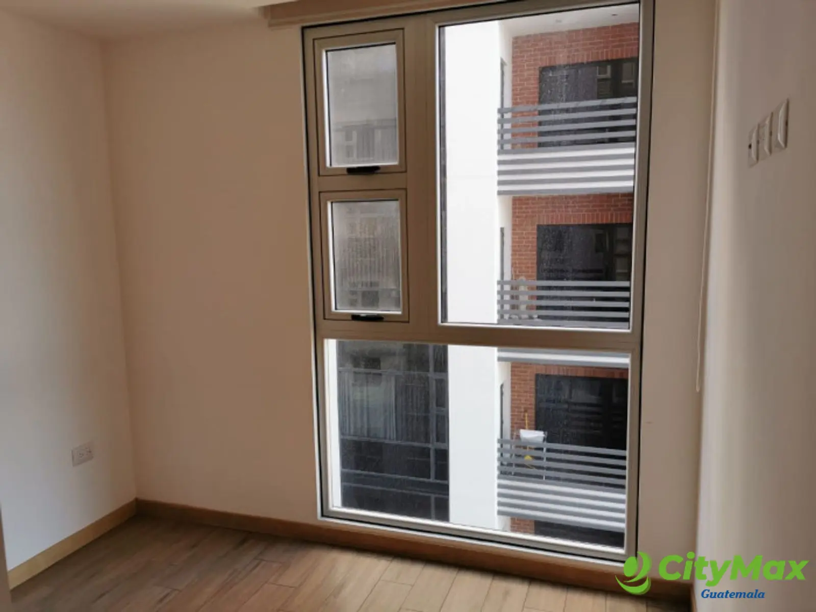 Apartamento en renta en zona 10 de 2 habitaciones - foto 7