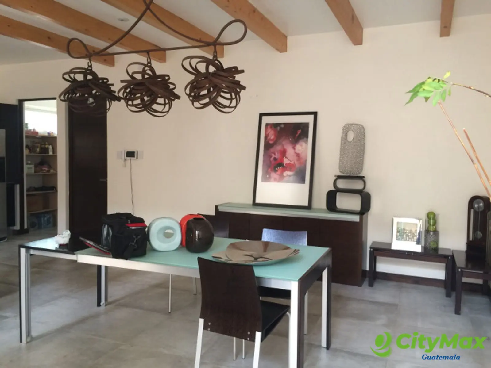 En Carretera a El Salvador amplia casa en venta!!!! - foto 3