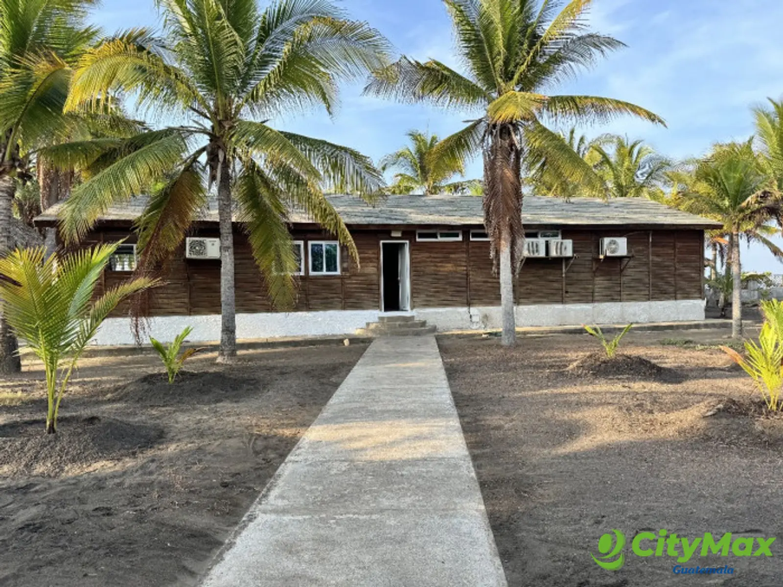 En venta casa frente a Playa en Monterrico Guatemala - foto 2