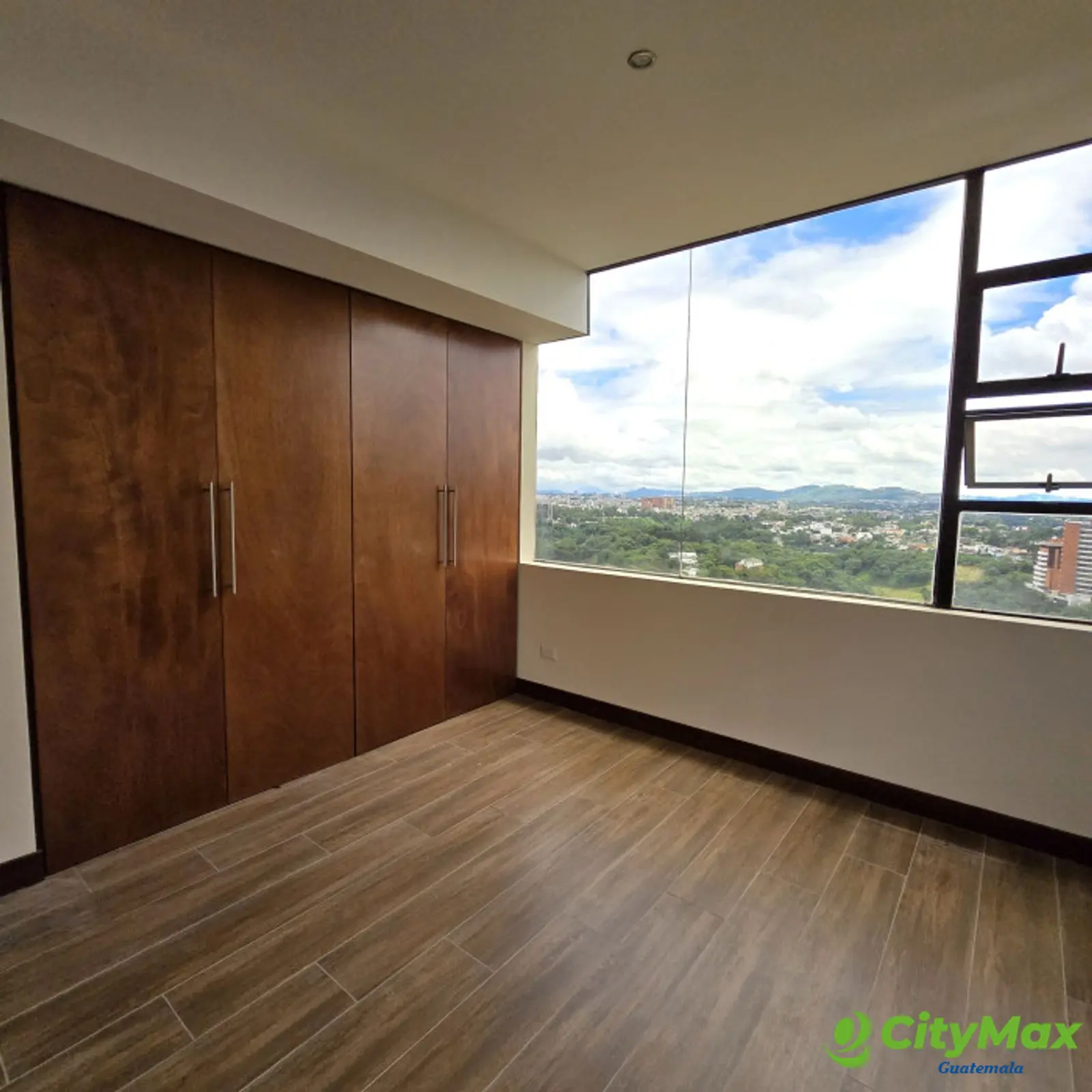 En Venta Apartamento en Zona 10 cercano a Oackland Z 10 - foto 14