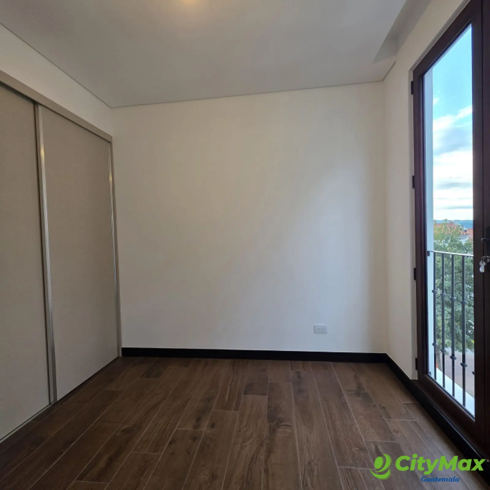 En Venta apartamento Zona 16 Lirios de Cayala - foto 5