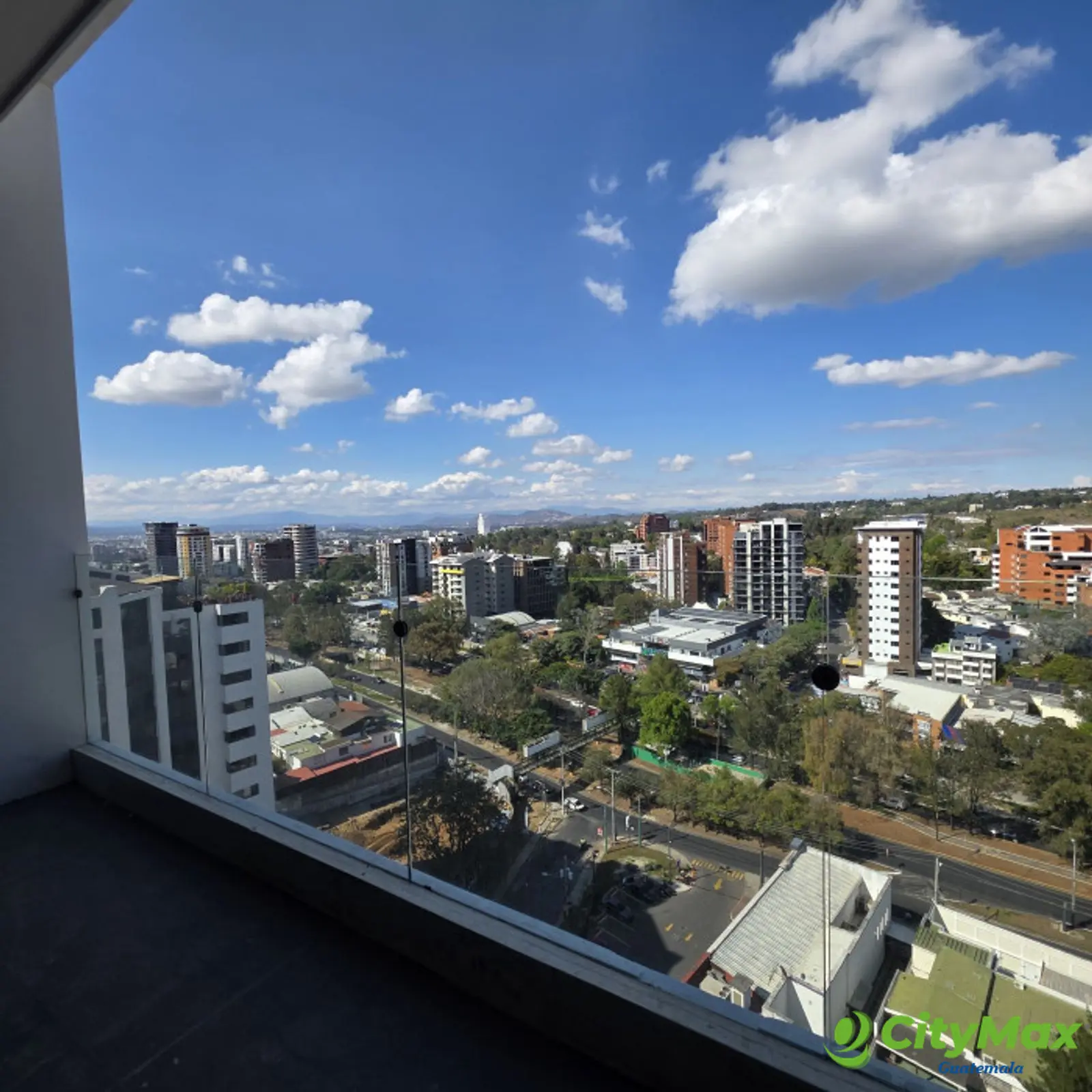 Apartamento 3 Dormitorios en Venta Zona 15 Nivel Alto - foto 7