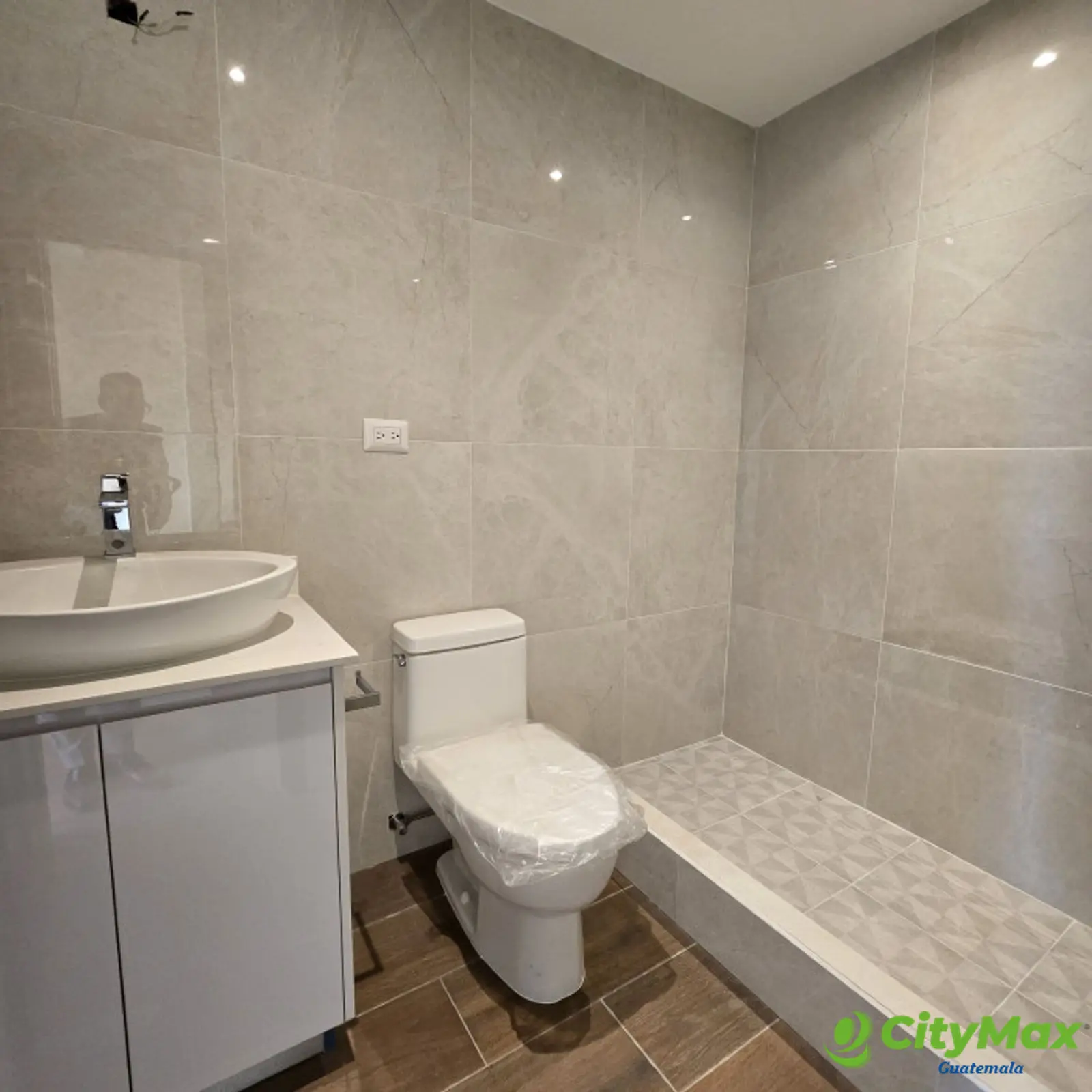 En venta apartamento en Oakland zona 10 Guatemala - foto 26