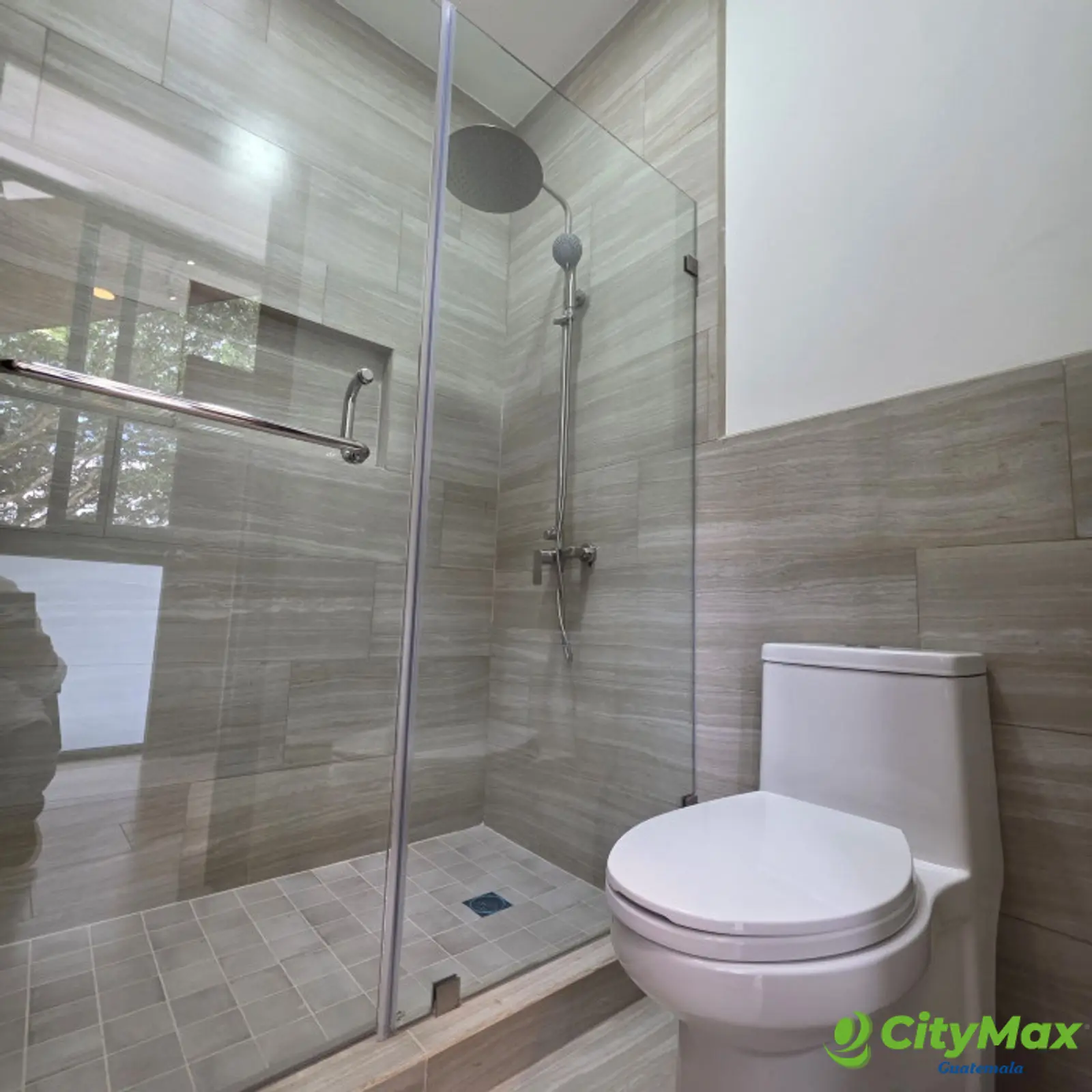 Exclusiva Casa en Venta en Laguna El Pino Guatemala - foto 11