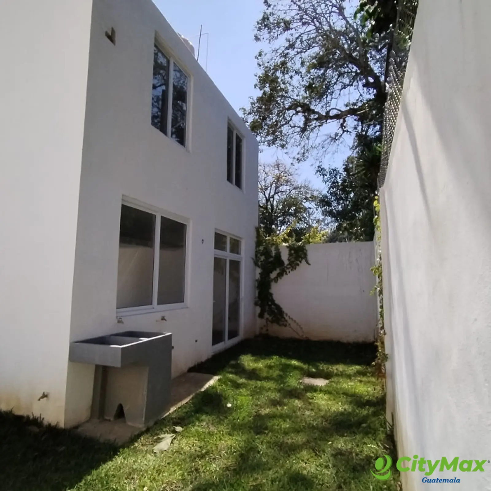 Casa en venta km 30.5 carretera Santa Elena Barillas - foto 2