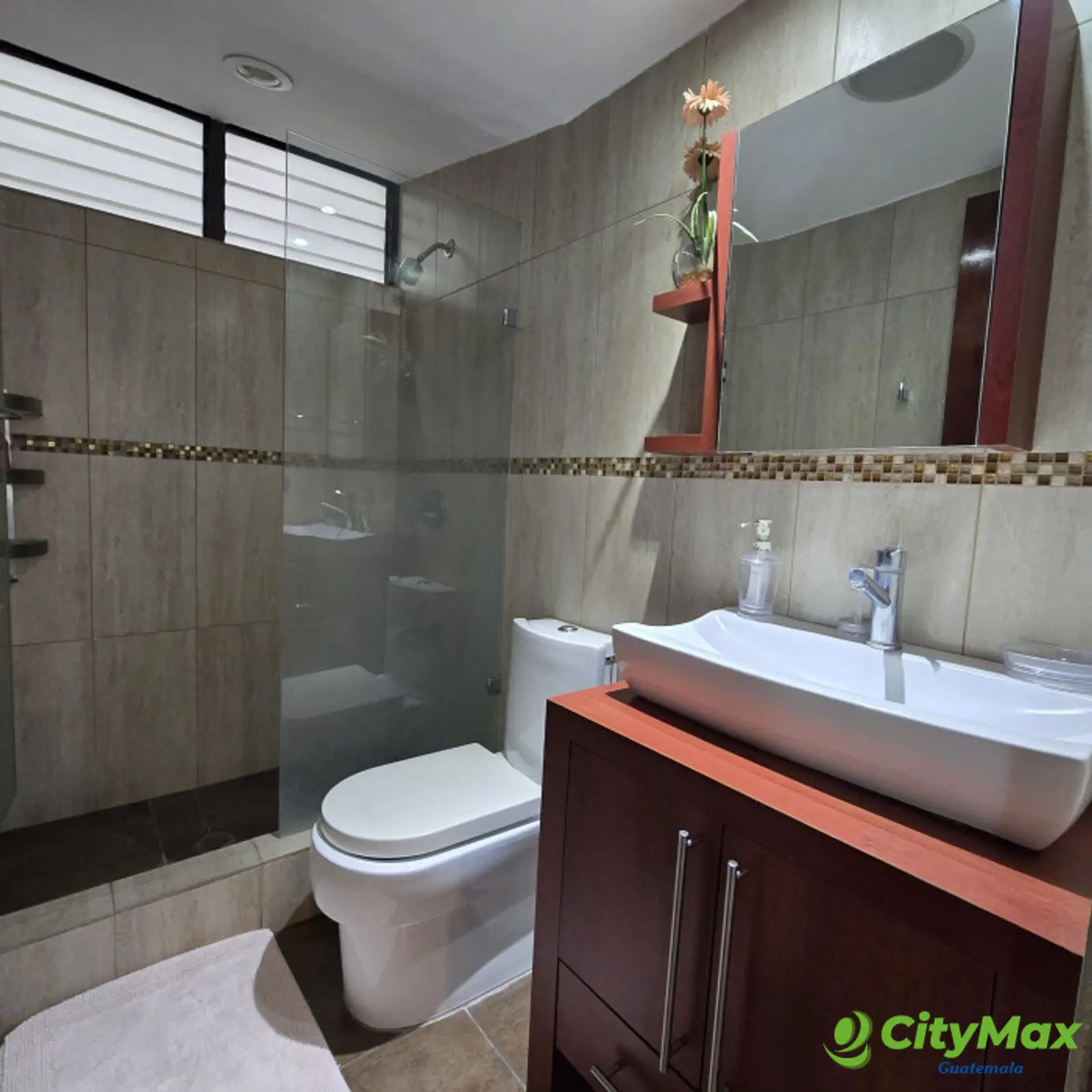 en Venta o Renta Apartamento amueblado en Zona 10 - foto 18
