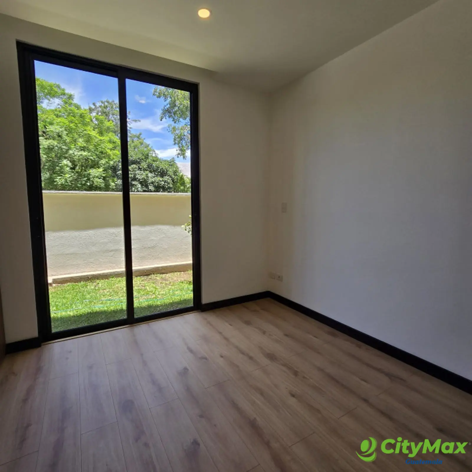 Apartamento en Venta con Jardín en Zona 15 - foto 10