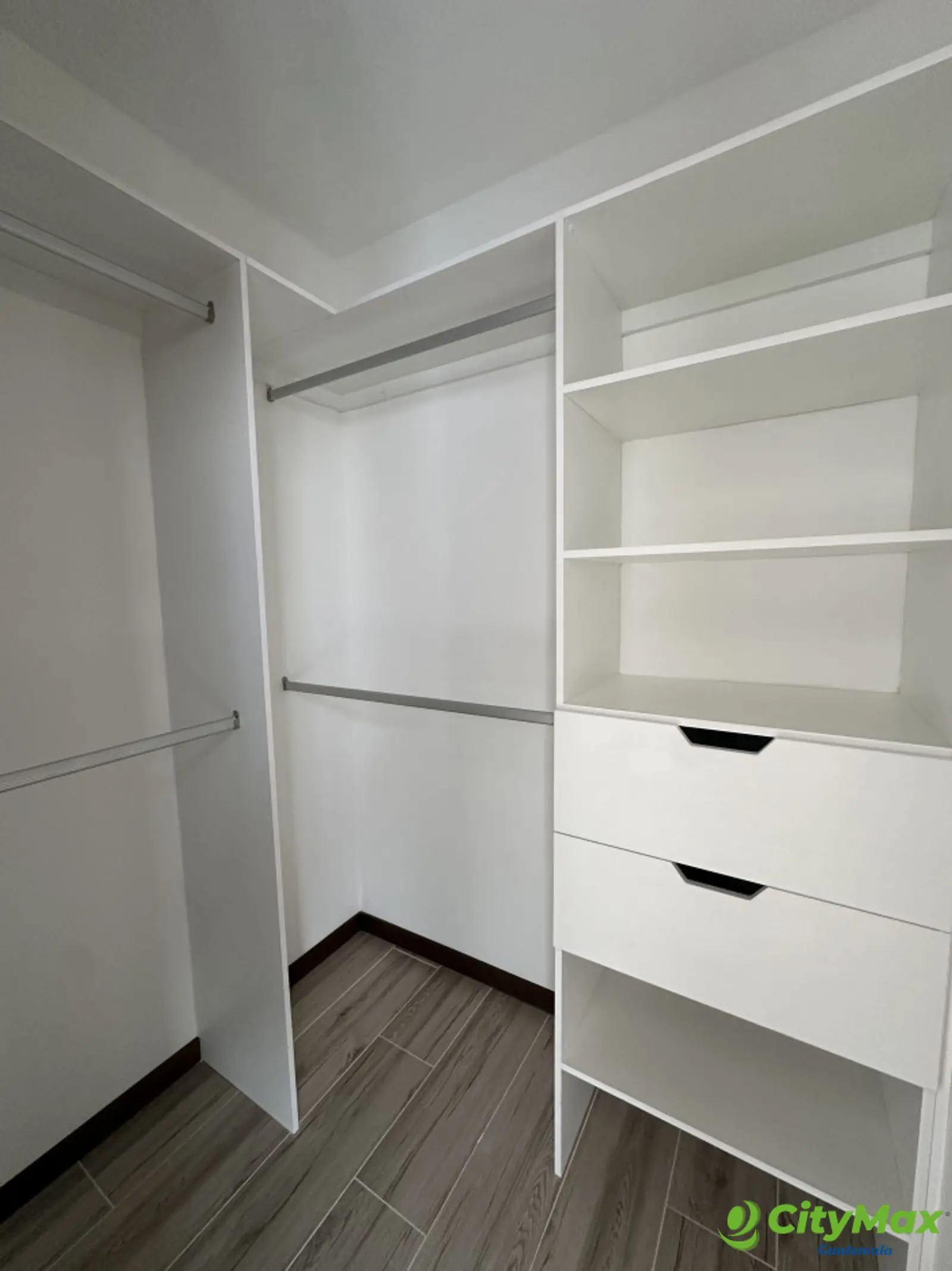 Apartamento Nuevo En Nivel Alto en Venta en Zona 10  - foto 8