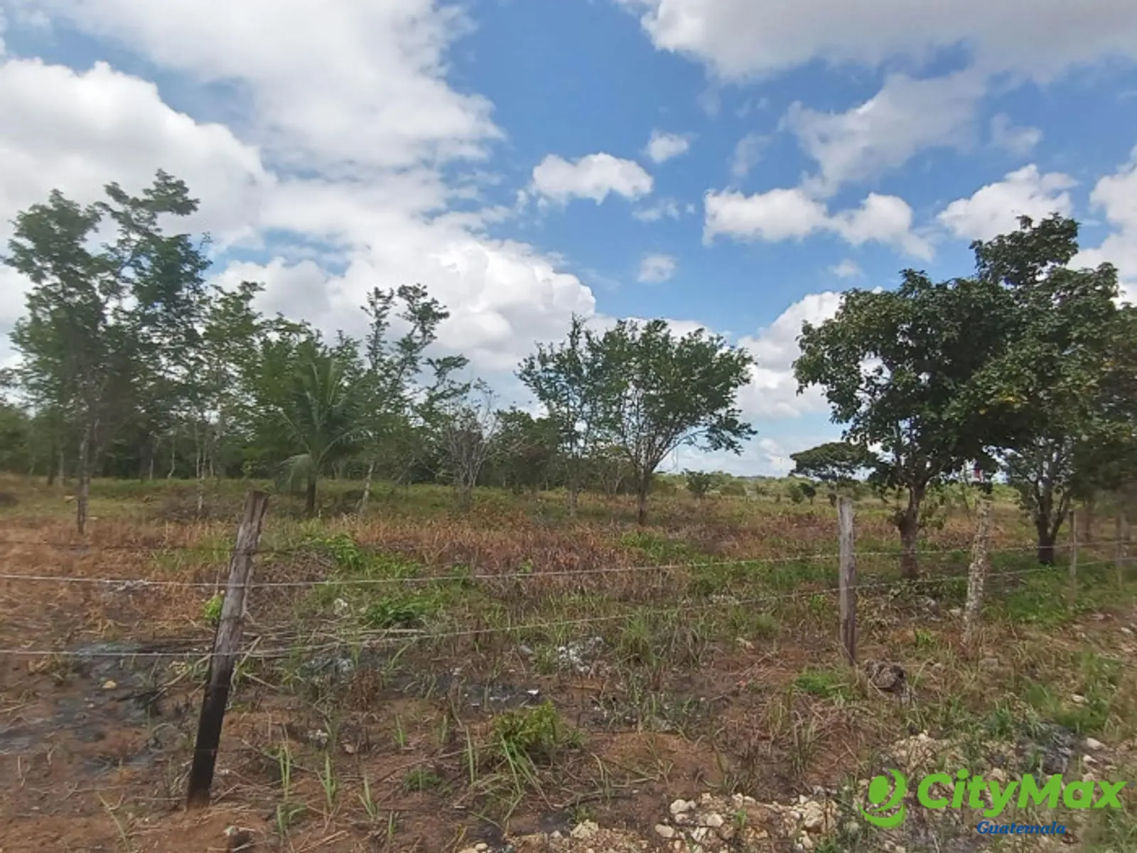 Terreno comercial en venta en Santa Ana Peten - foto 2