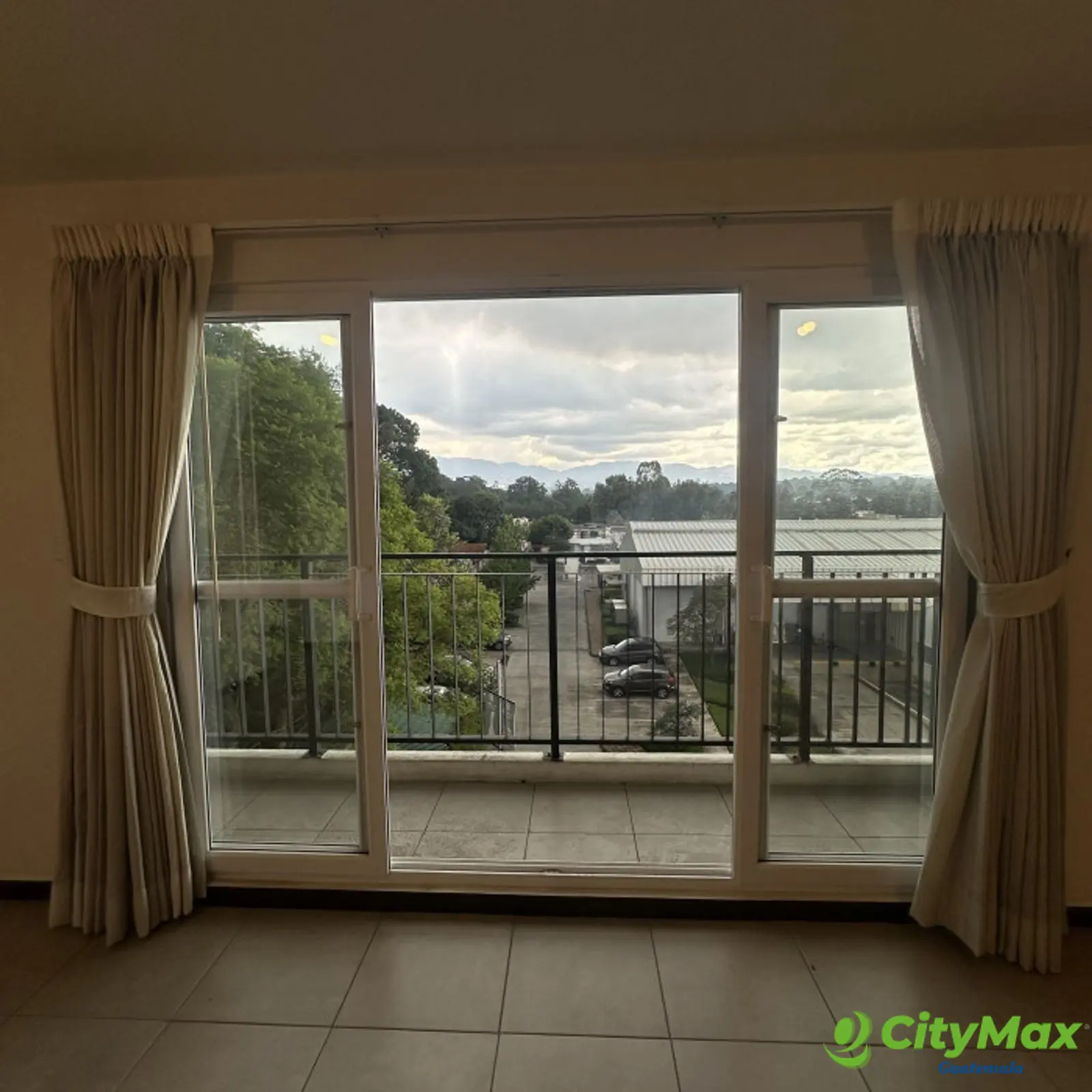 Apartamento en renta de 3 habitaciones en Parque 11 - foto 5