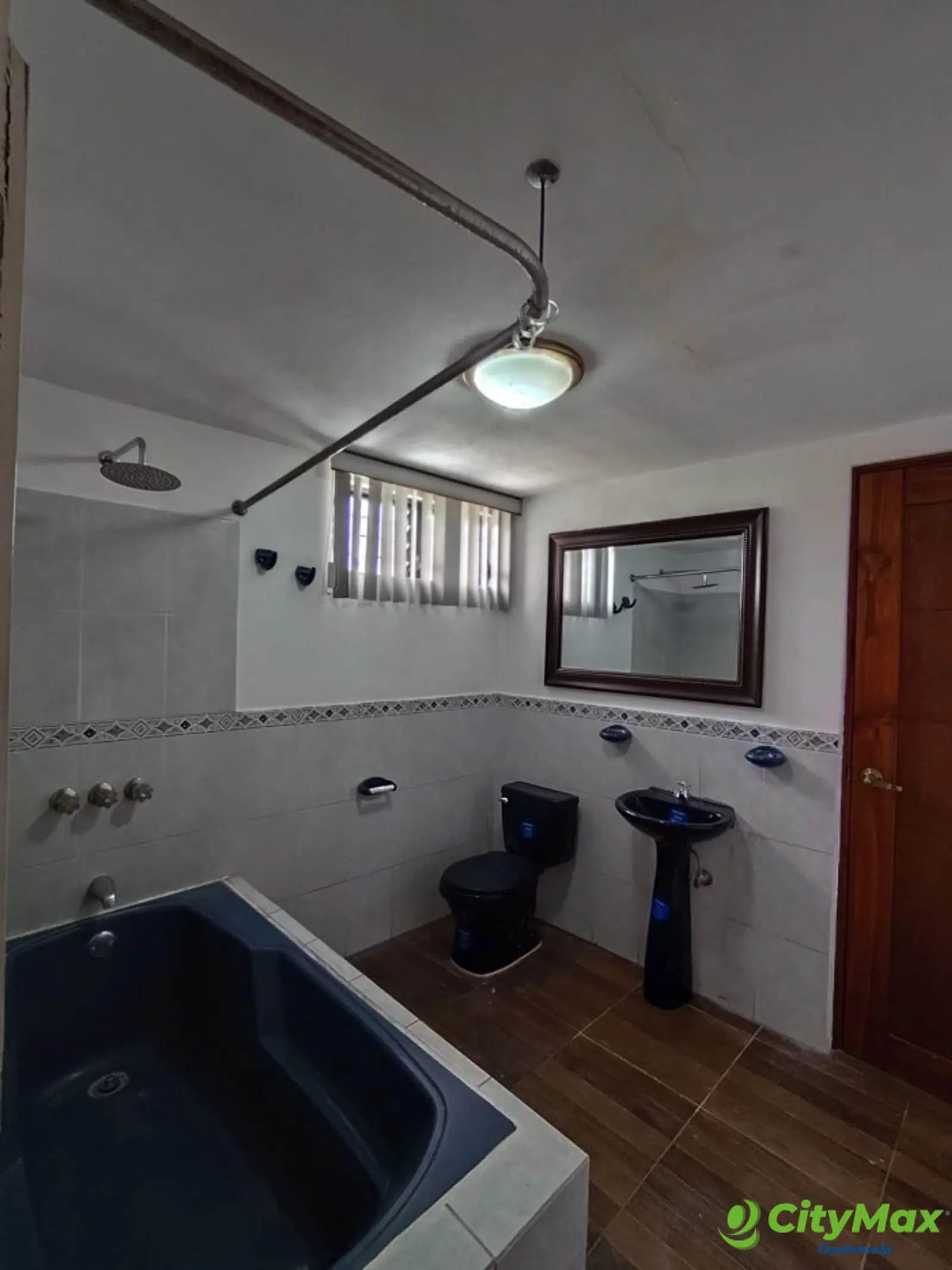 Casa en Renta en Bulevar San Cristóbal Zona 8 de Mixco - foto 18
