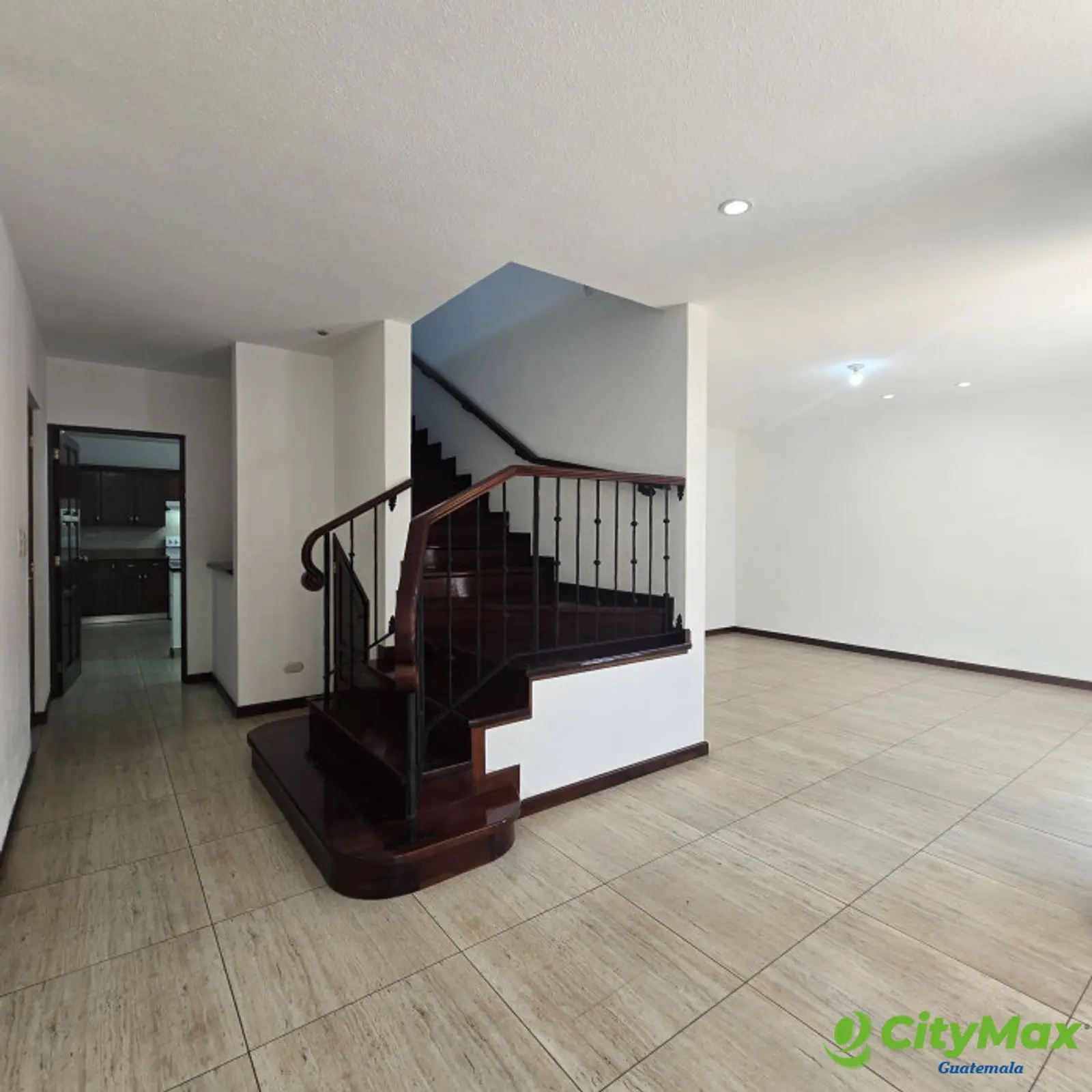 Alquiler hermosa casa en condominio en zona 10 - foto 4