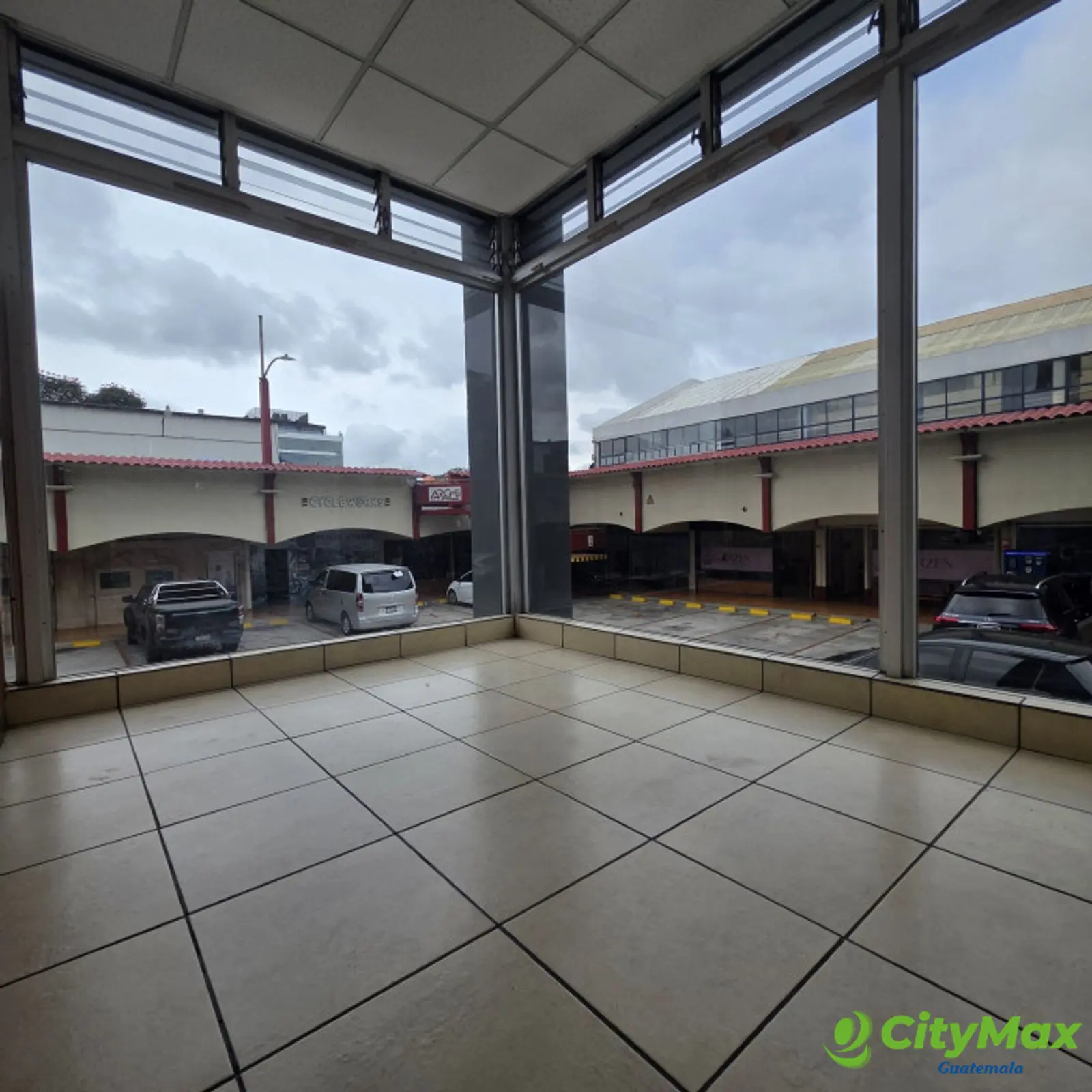 Local Comercial en RENTA en Avenida Las Americas Z.13 - foto 5