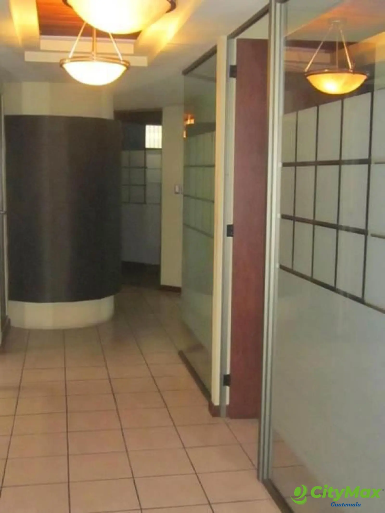 En Venta oficina construcción en zona 9 Reforma - foto 6