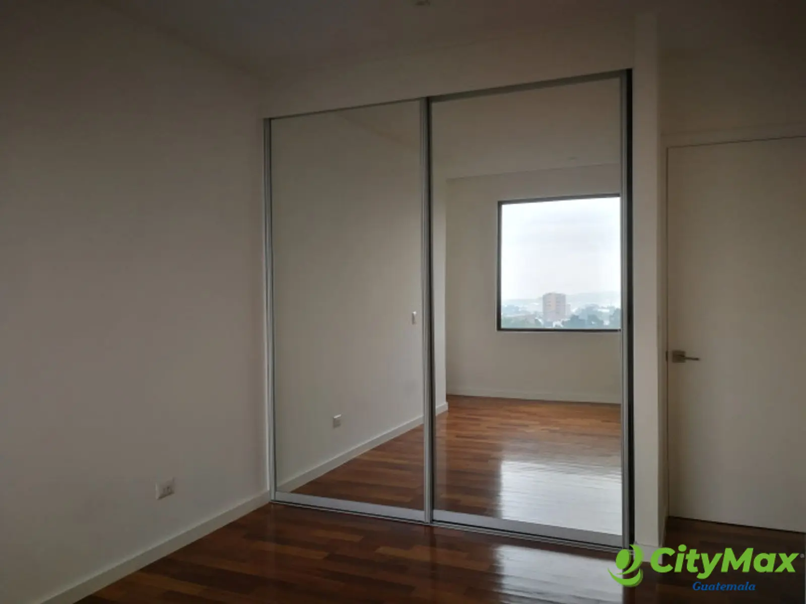 Amplio Apartamento en renta en zona 10 Guatemala - foto 13