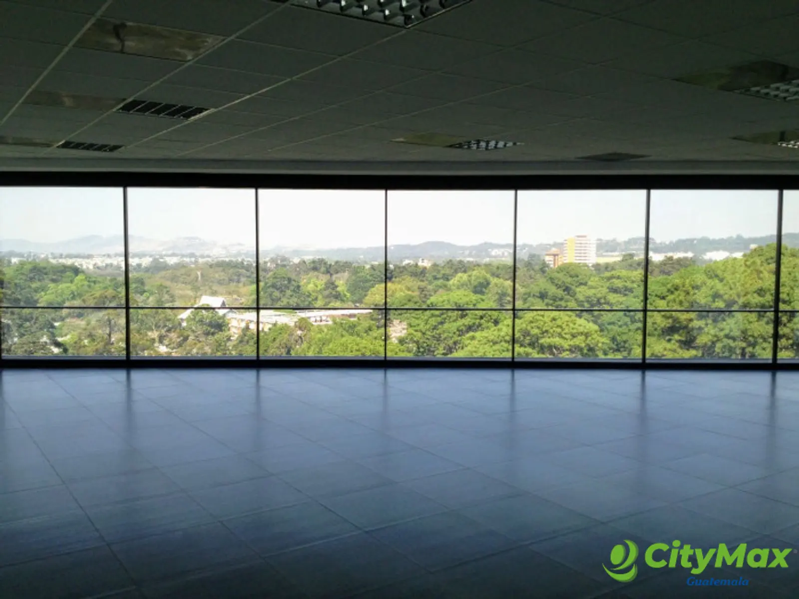 Oficina en renta o venta en zona 10 Guatemala - foto 5