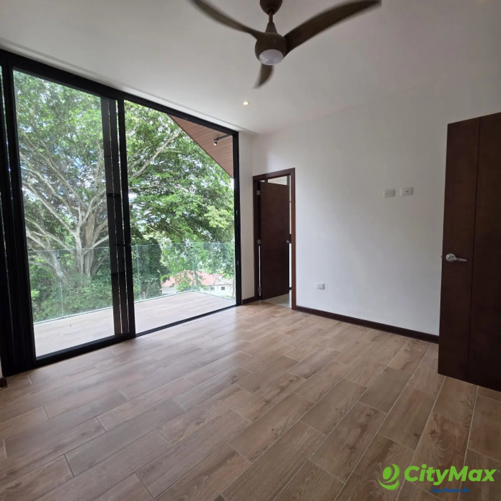 Exclusiva Casa en Venta en Laguna El Pino Guatemala - foto 8