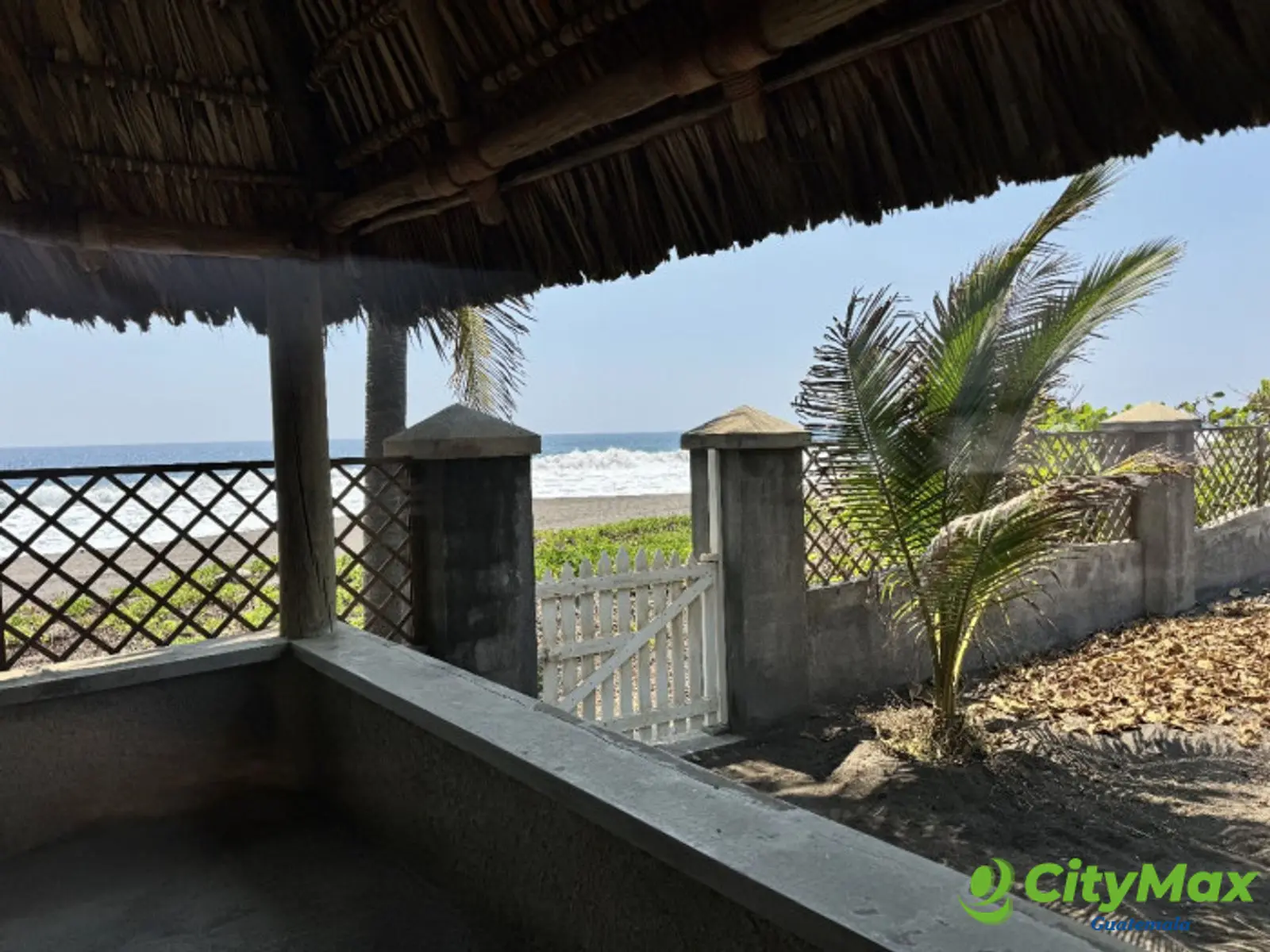 En venta casa frente a Playa en Monterrico Guatemala - foto 3