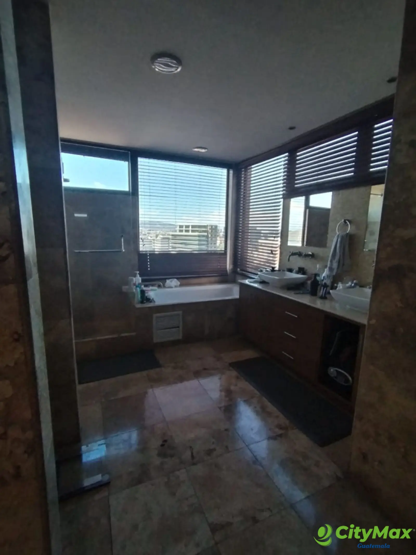 En venta Penthouse zona 10 Guatemala - foto 21