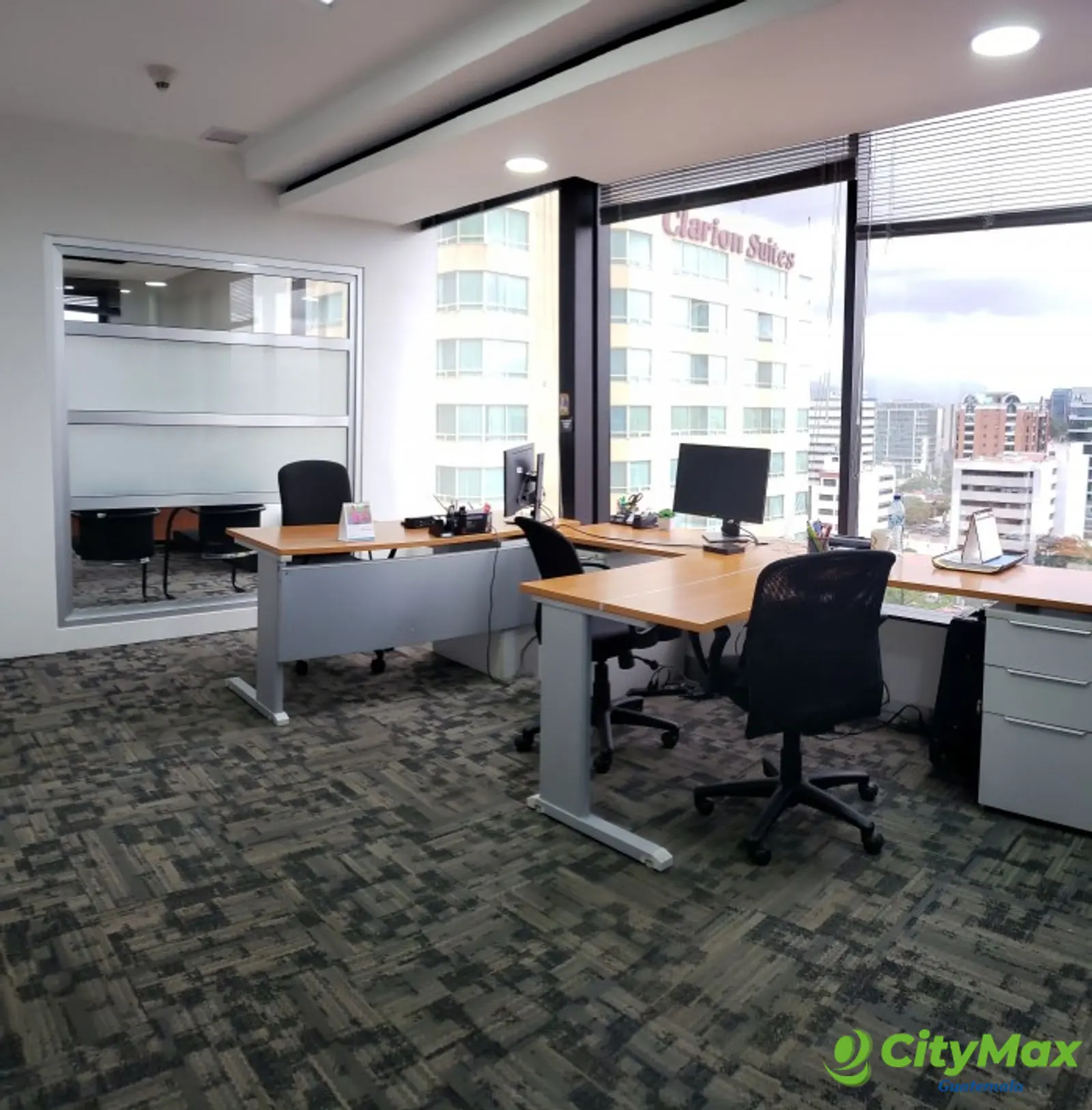 En Venta oficinas Alquiladas en zona 10 Guatemala - foto 8