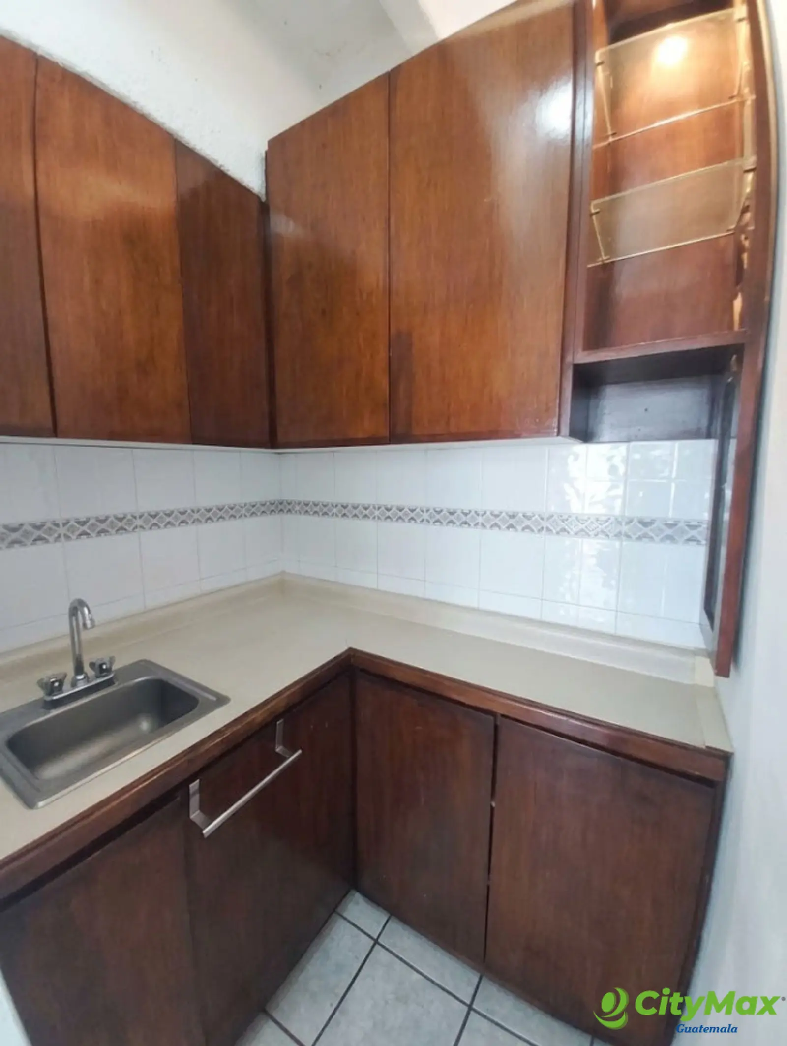 Oficina venta con 2 parqueos 20 calle Zona 10 - foto 9
