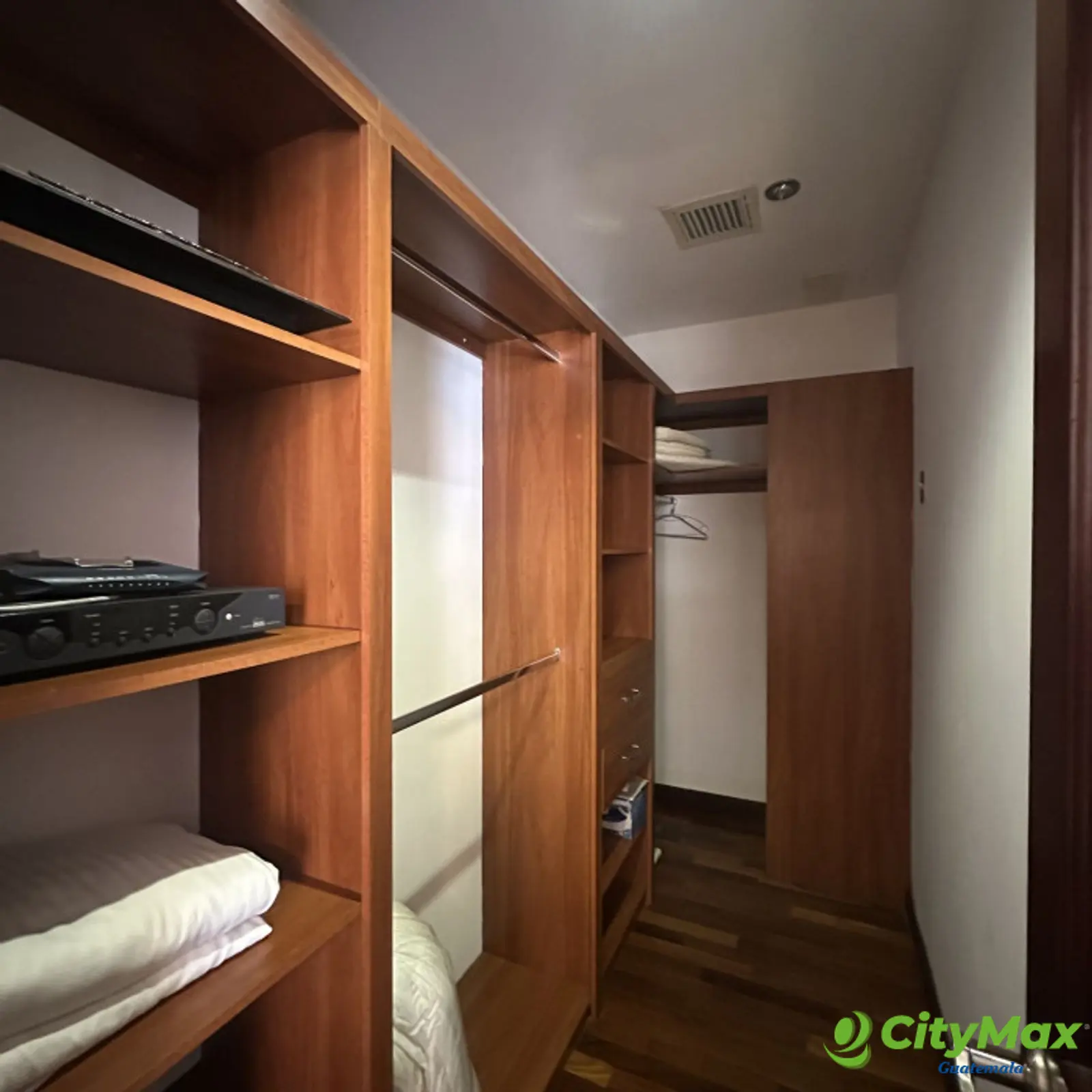 En Venta y Renta Apartamento en Edificio de Zona 14 - foto 11