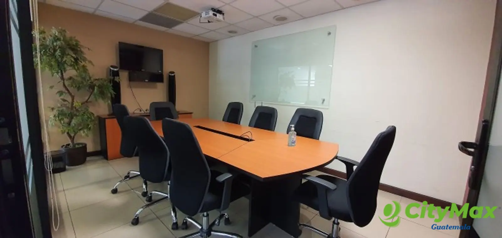 Oficina  Rentada para inversión en venta en zona 10 - foto 2