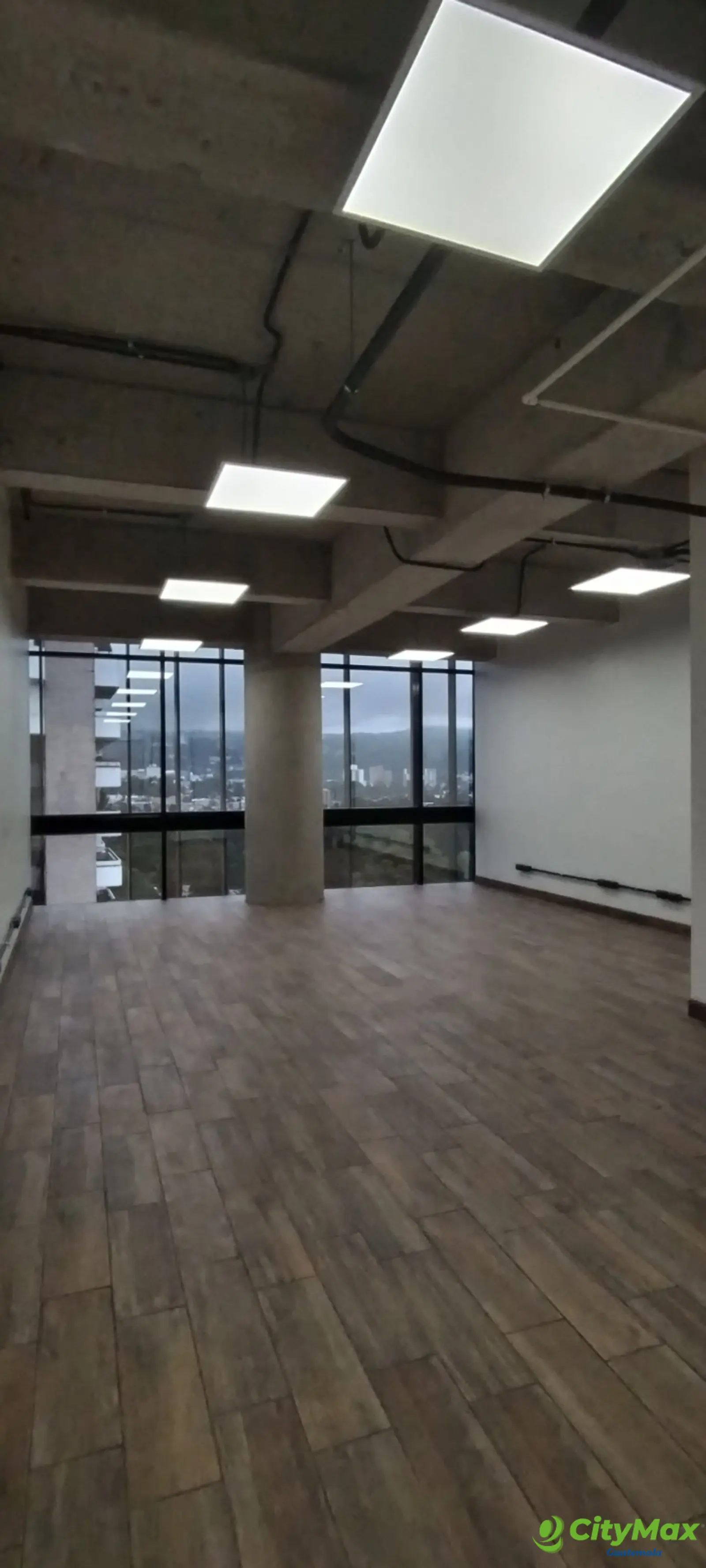 Oficina venta en zona 14 para inversión! rentada - foto 2
