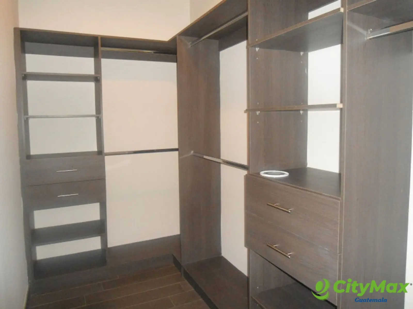En Renta Apartamento residencial en Zona 10 - foto 3