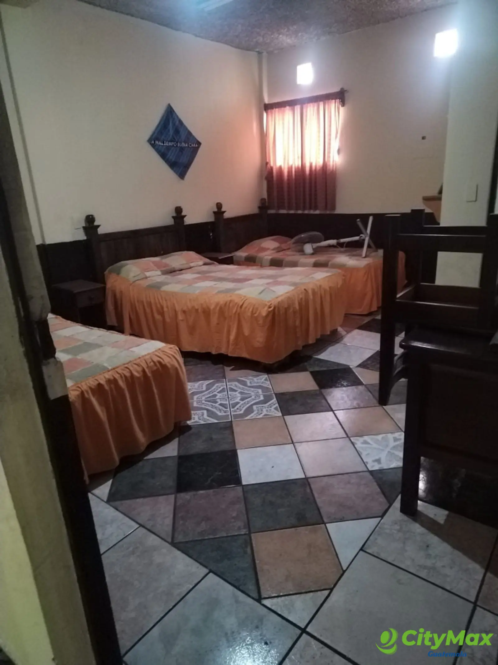 Plaza comercial en venta zona 18 Guatemala - foto 4