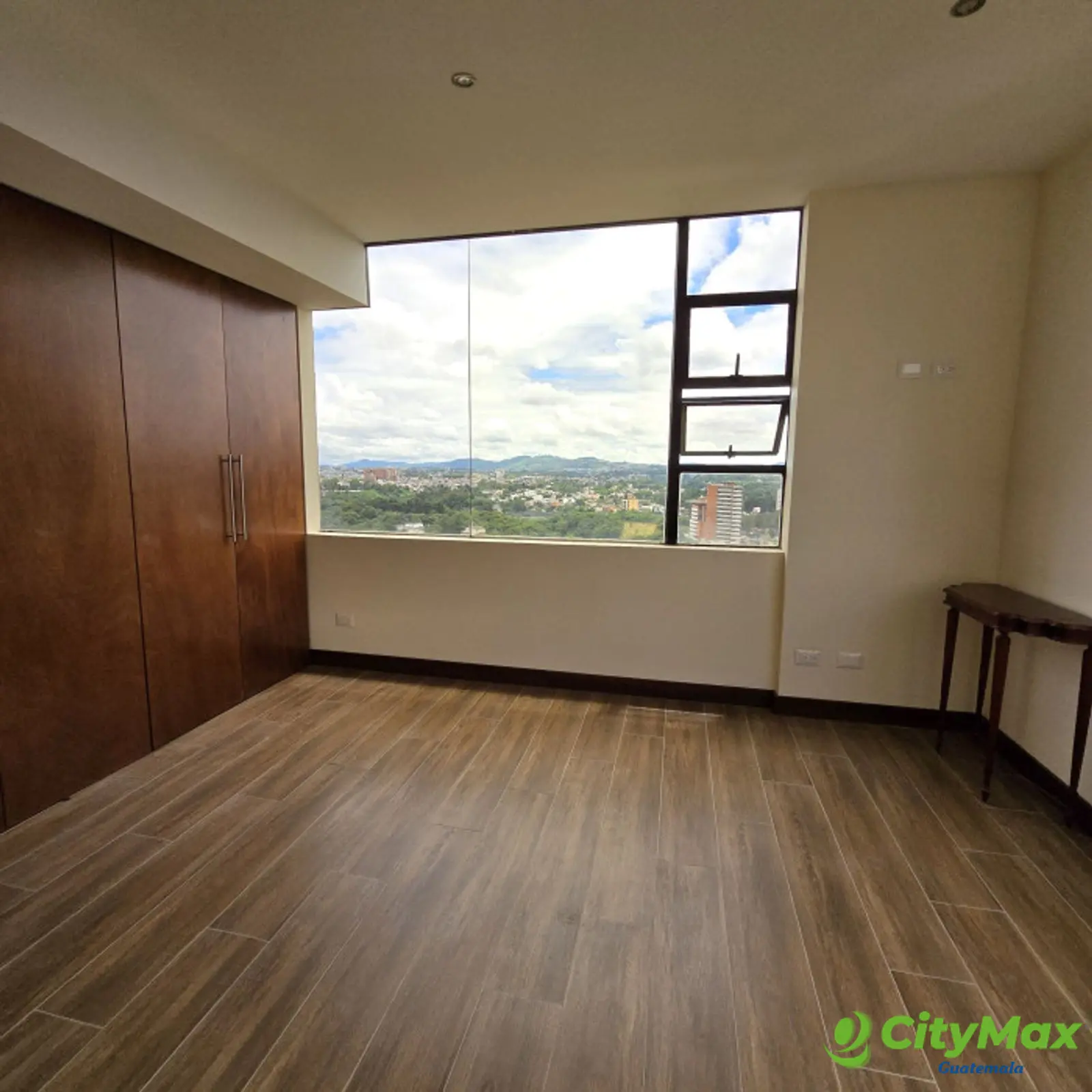 En Venta Apartamento en Zona 10 cercano a Oackland Z 10 - foto 16