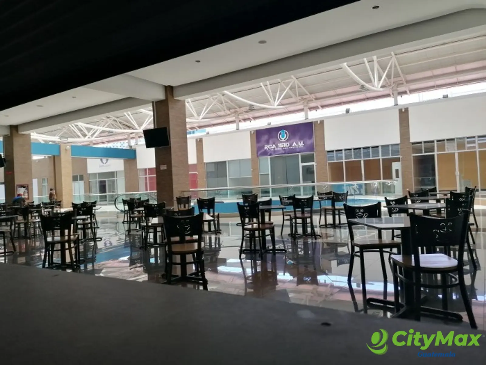 Local en Renta sobre la Roosevelt en Foodcourt - foto 5