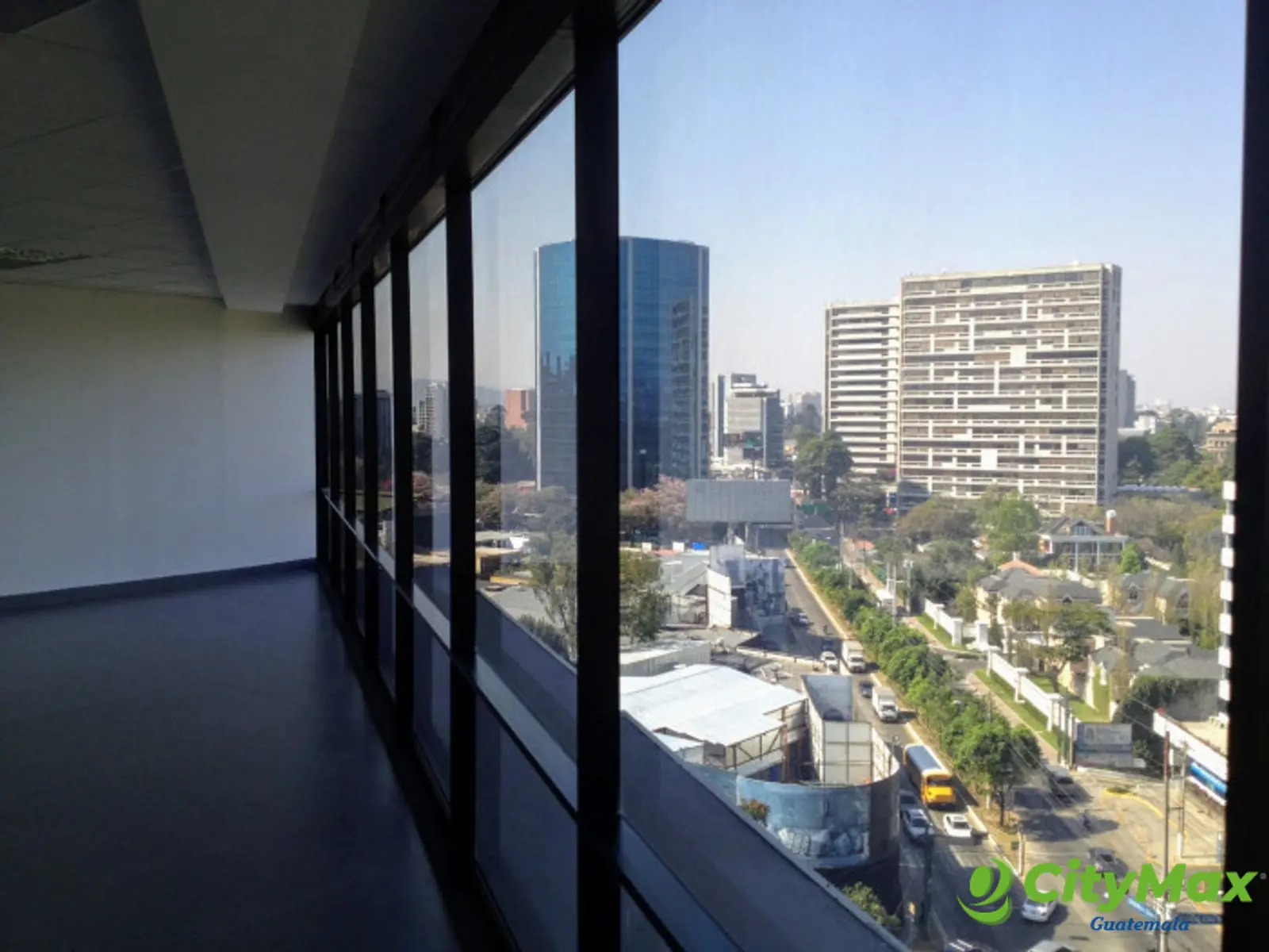 Oficina en renta o venta en zona 10 Guatemala - foto 6
