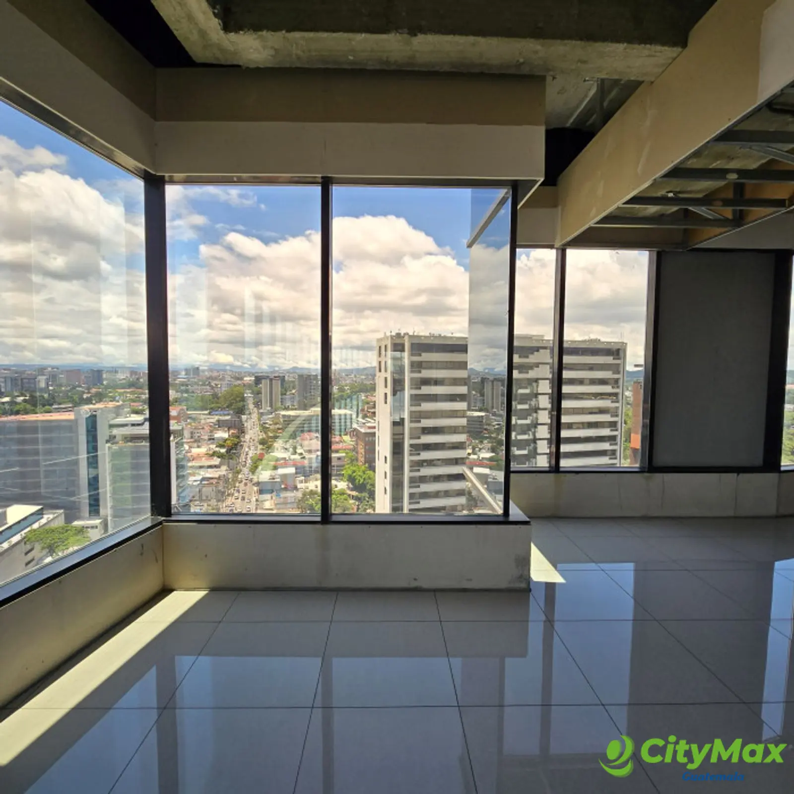 En venta oficinas en la Zona 10 Interamericas - foto 3
