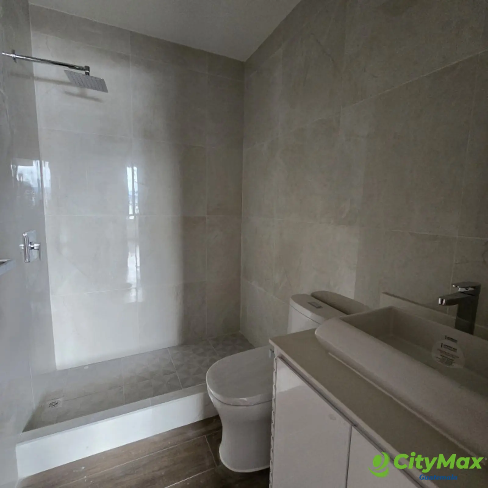 Apartamento en Zona 10 en venta REMODELADO - foto 9
