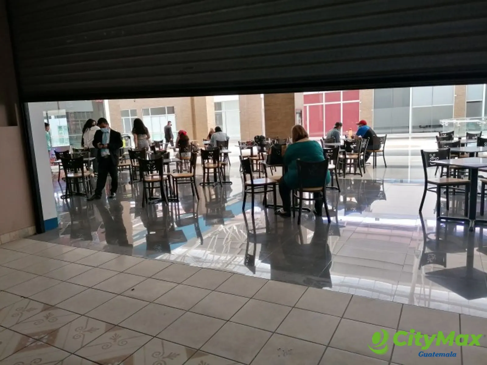 Local en área de Foodcourt en Zona 7 Roosevelth - foto 6