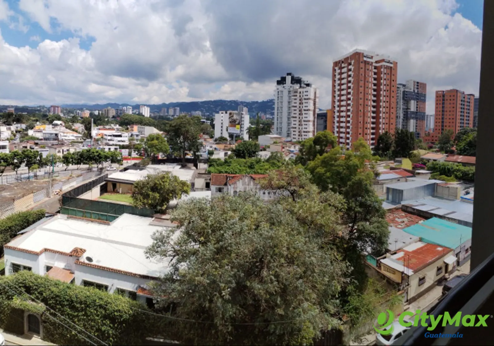 Apartamento en Renta en Zona 10 Edificio Verona - foto 2