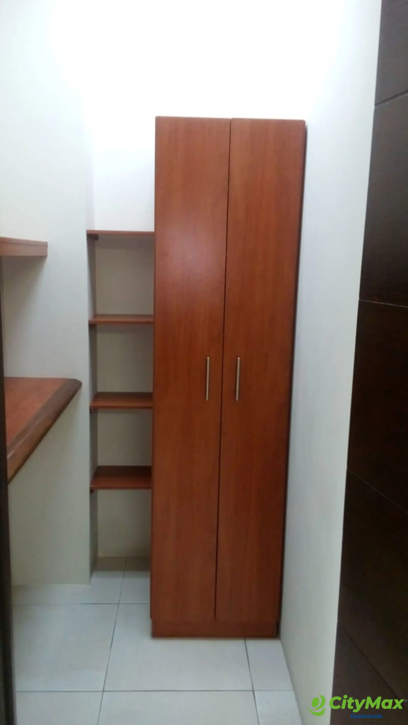 VENTA-RENTA Oficina en Zona Pradera zona 10 inversión  - foto 8