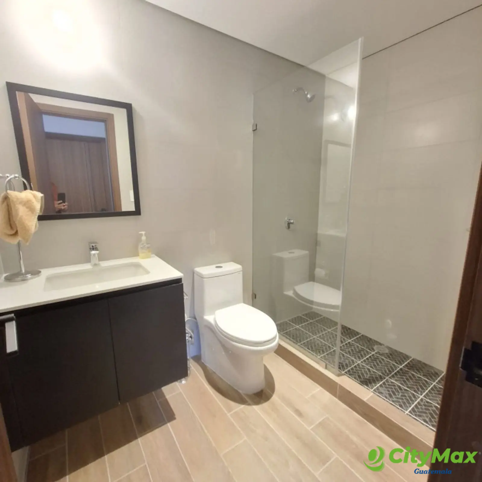 Apartamento en renta en edificio séptimo zona 4 Guate - foto 17